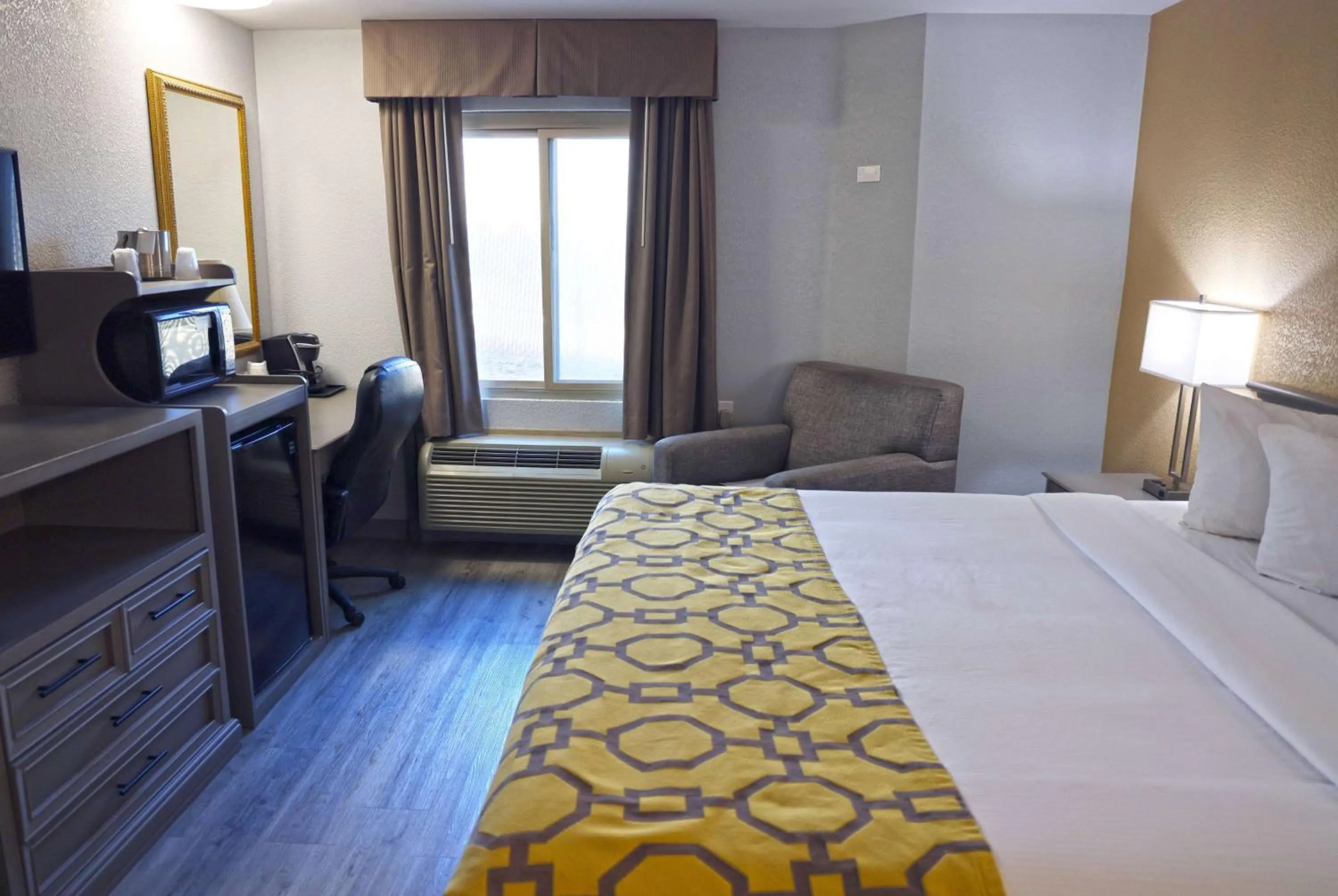 King Room - Non-Smoking in Baymont by Wyndham Barstow Historic Route 66