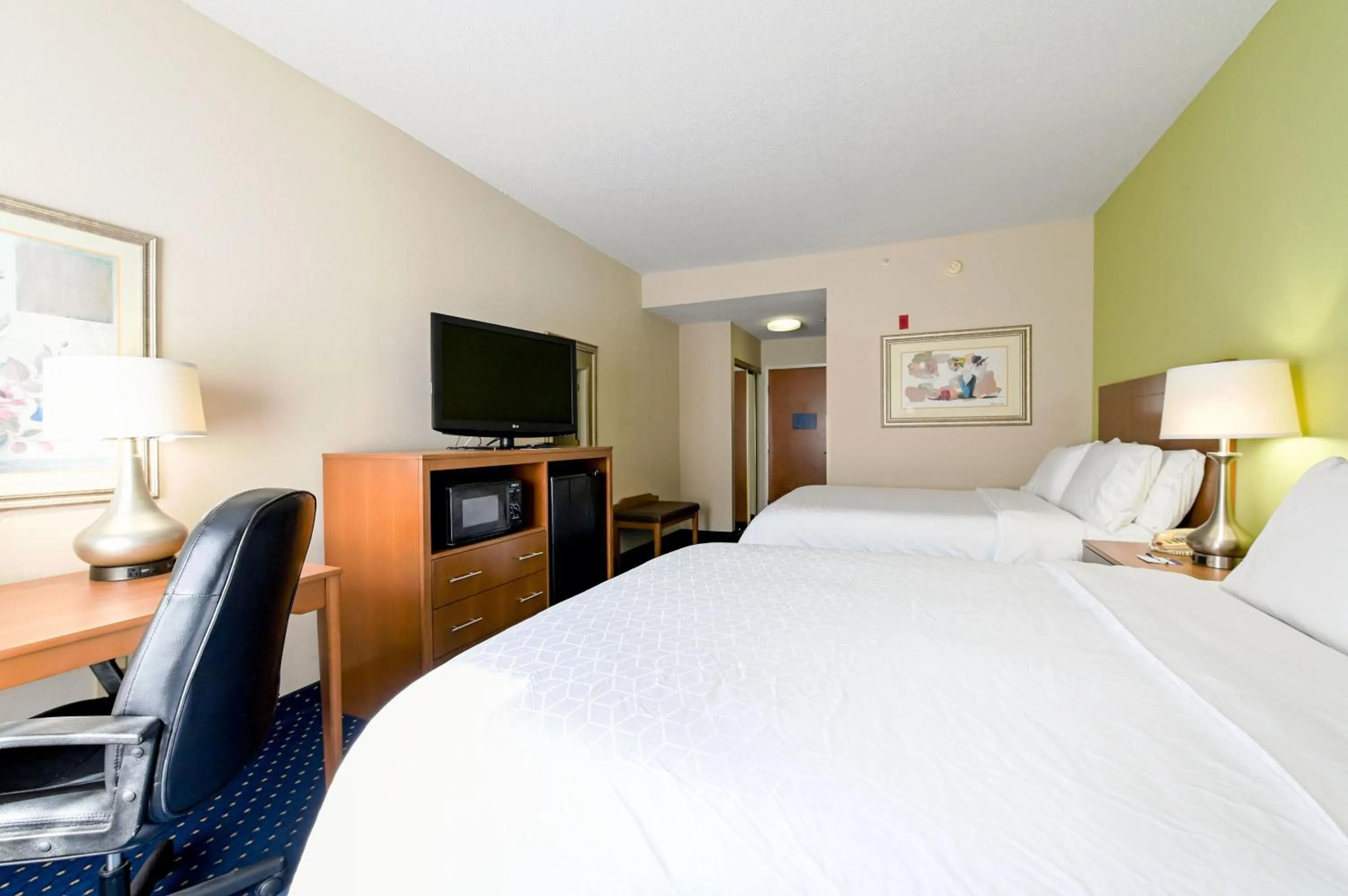 Standard Room with Two Queen Beds in Holiday Inn Express Ashland by IHG