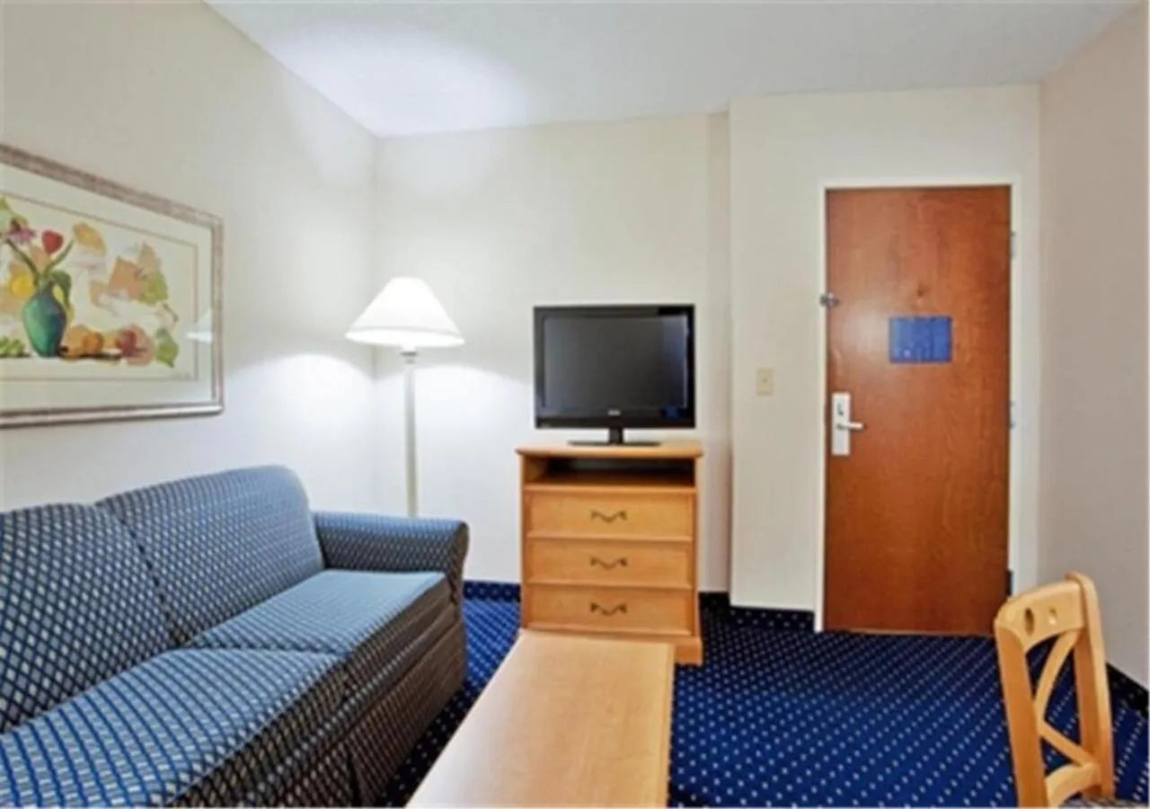 Queen Suite - Non-Smoking in Holiday Inn Express Ashland by IHG