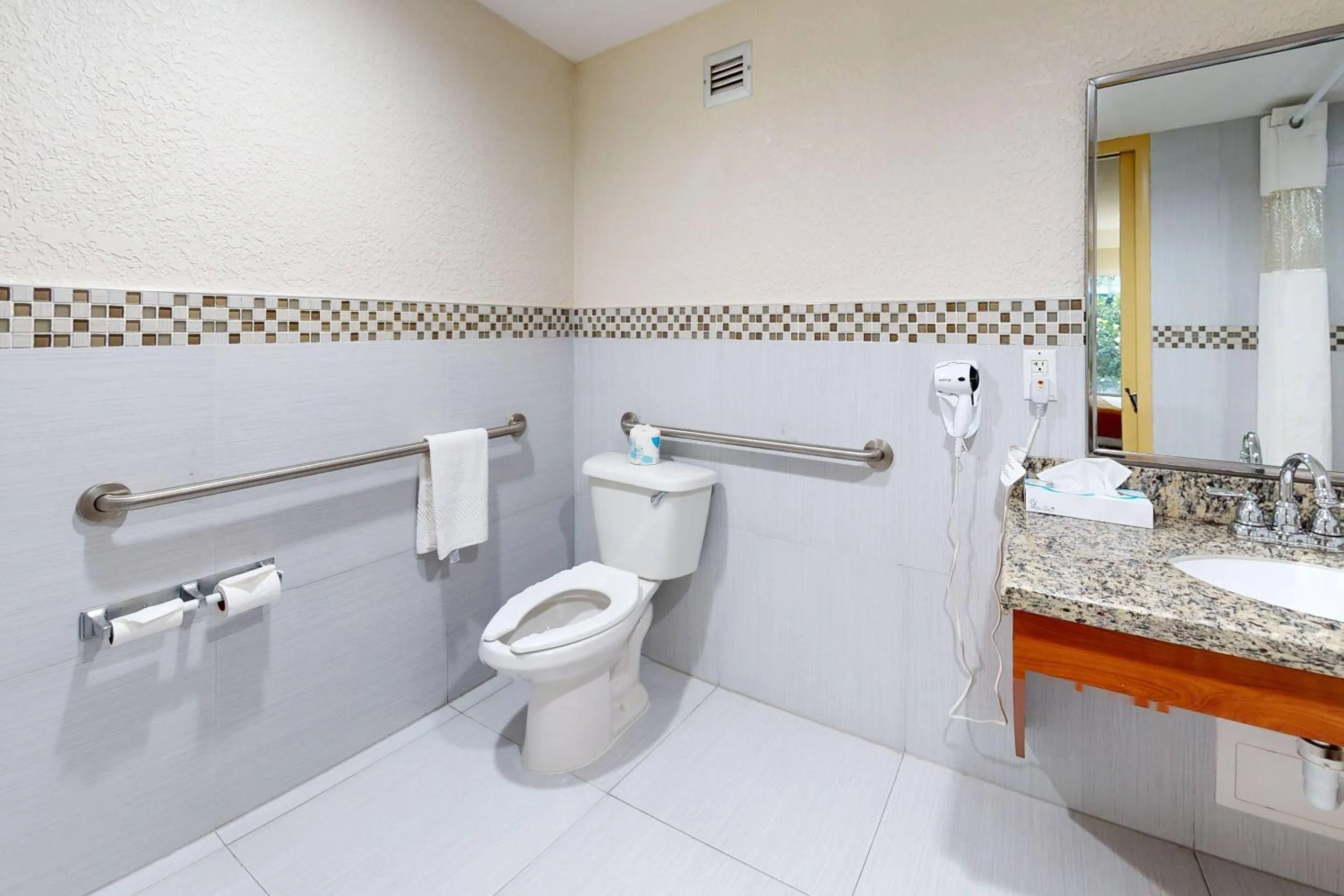 Deluxe King Room with Disability Access - Non-Smoking in Rodeway Inn & Suites Fort Lauderdale Airport & Cruise Port