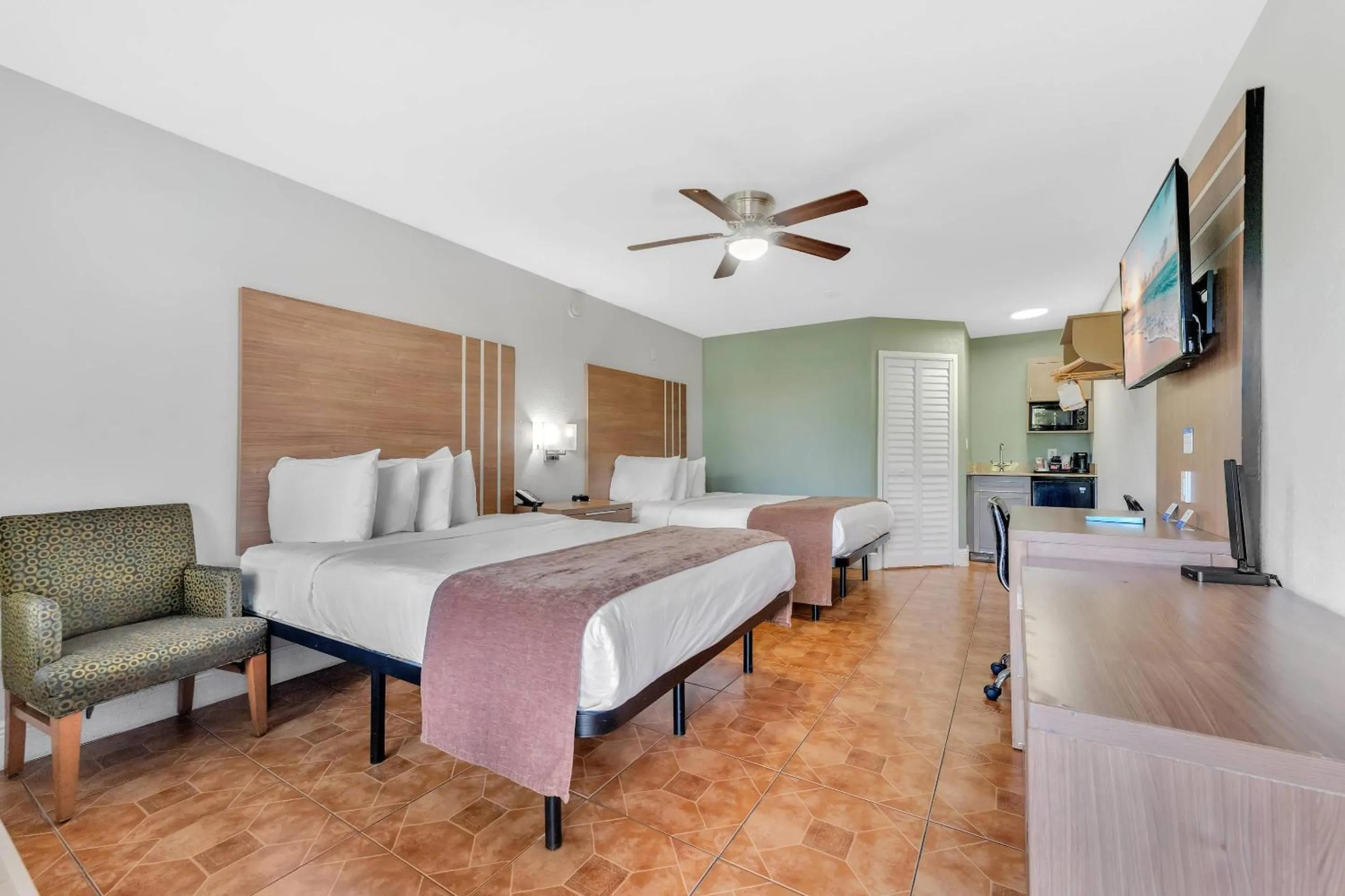 Deluxe Queen Room with Two Queen Beds - Non-Smoking in Rodeway Inn & Suites Fort Lauderdale Airport & Cruise Port