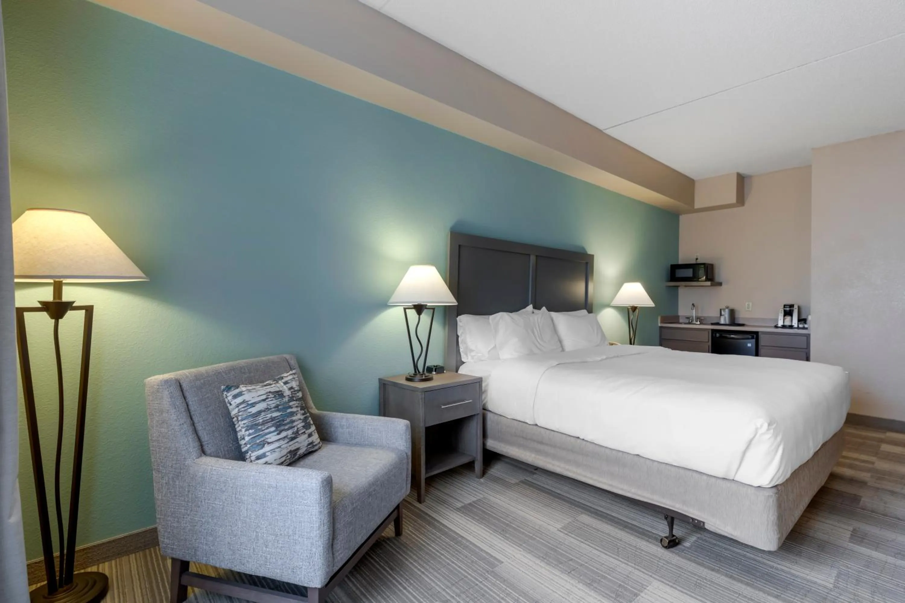 Queen Room with Accessible Tub - Accessible/Non Smoking in Comfort Inn & Suites Boulder
