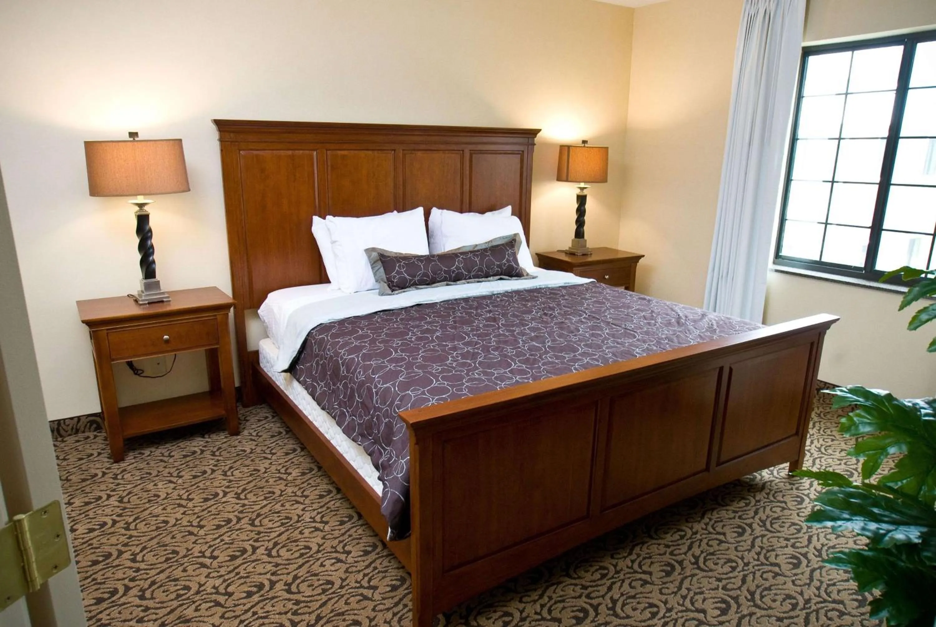 Queen Studio Suite - Mobility and Hearing Impaired Access/Non-Smoking in Staybridge Suites Williamsville Buffalo by IHG