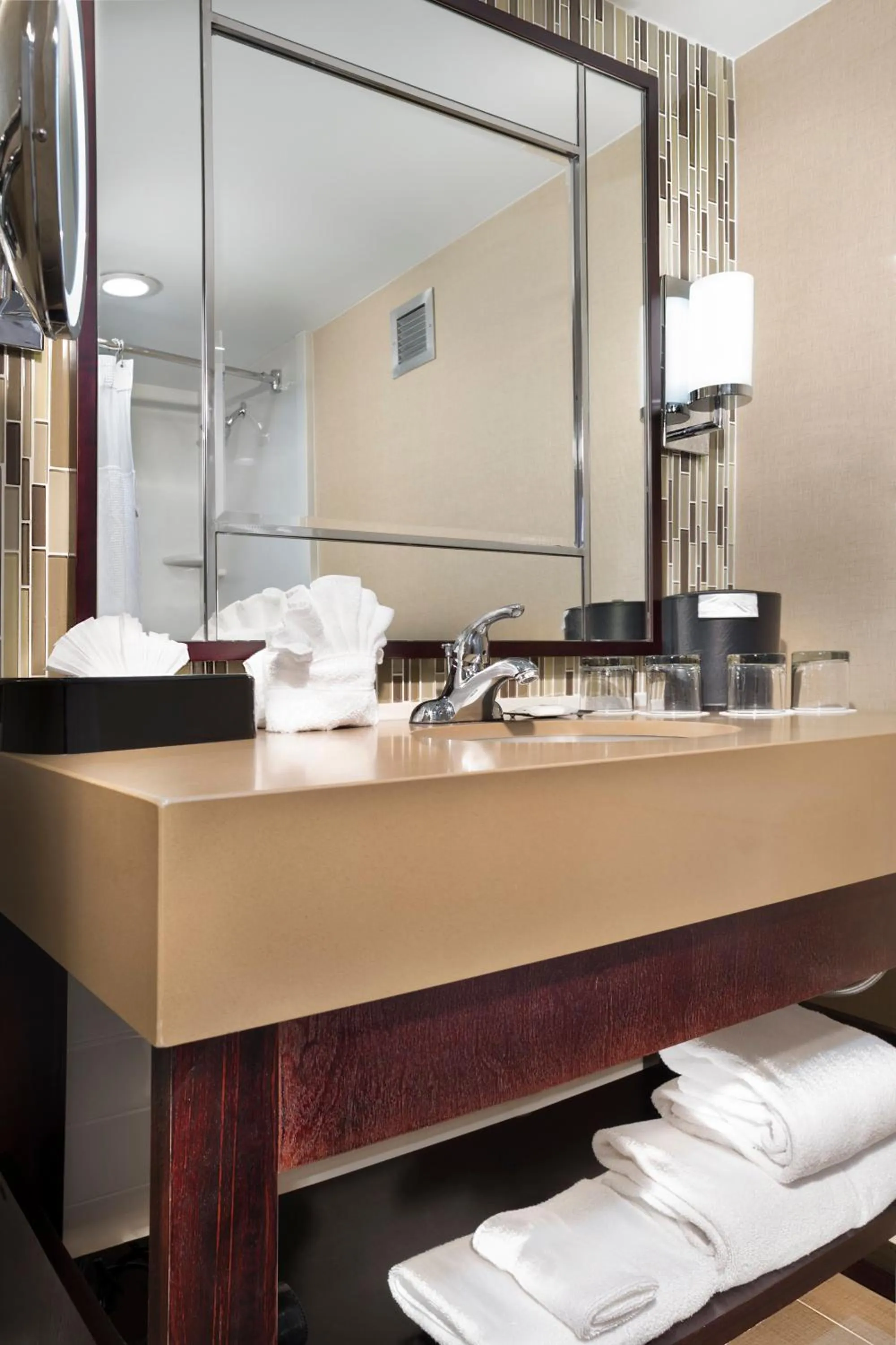 Standard Queen Room with Two Queen Beds and Mobility Accessible Tub in Crowne Plaza Resort Asheville by IHG