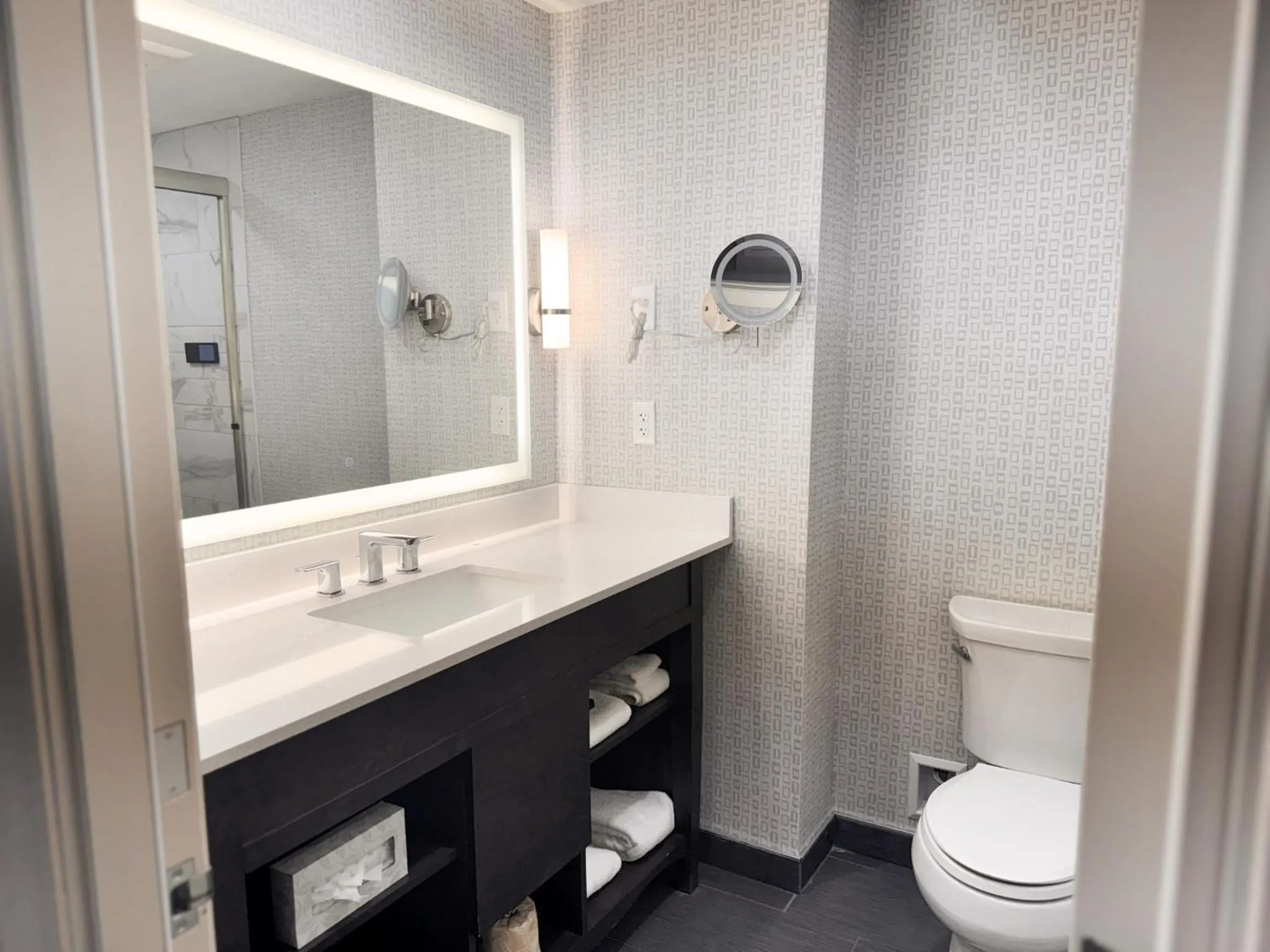 Queen Room in Clayton Plaza Hotel & Extended Stay