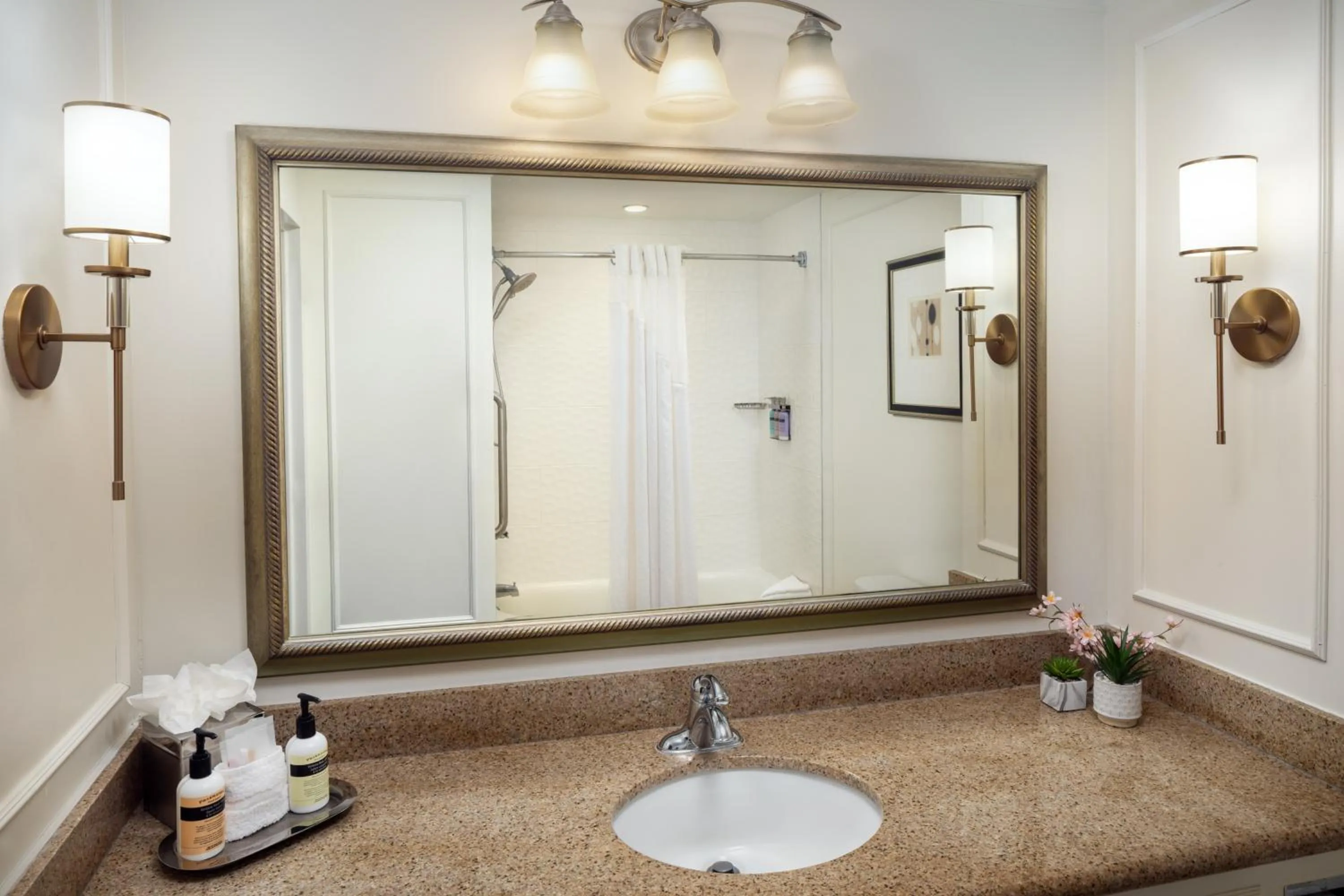 1 King Bed Northside in The Inn at Long Beach