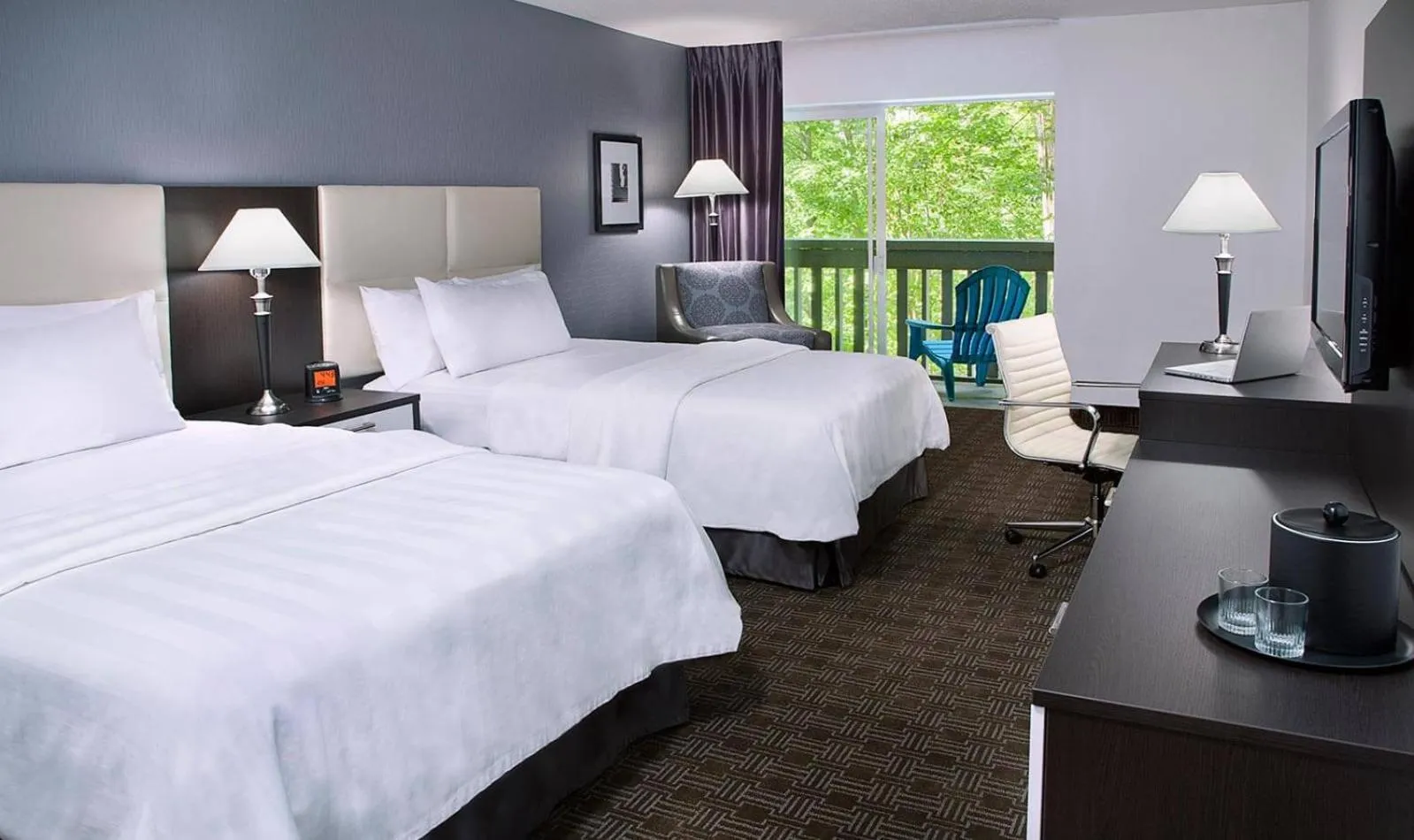 Deluxe Double Room in Toronto Don Valley Hotel and Suites