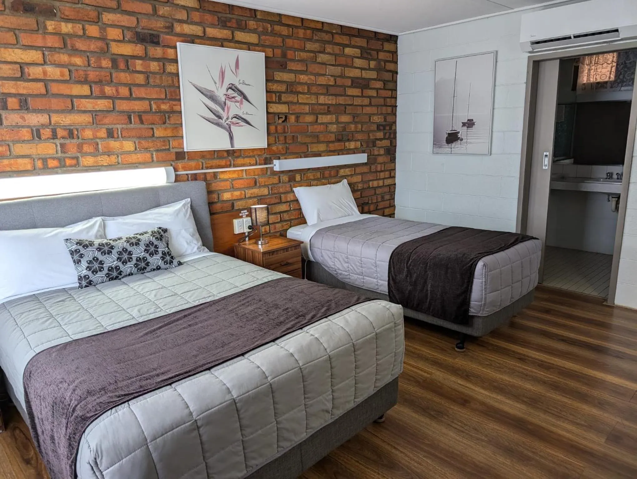 Deluxe Twin Room in Morwell Parkside Motel