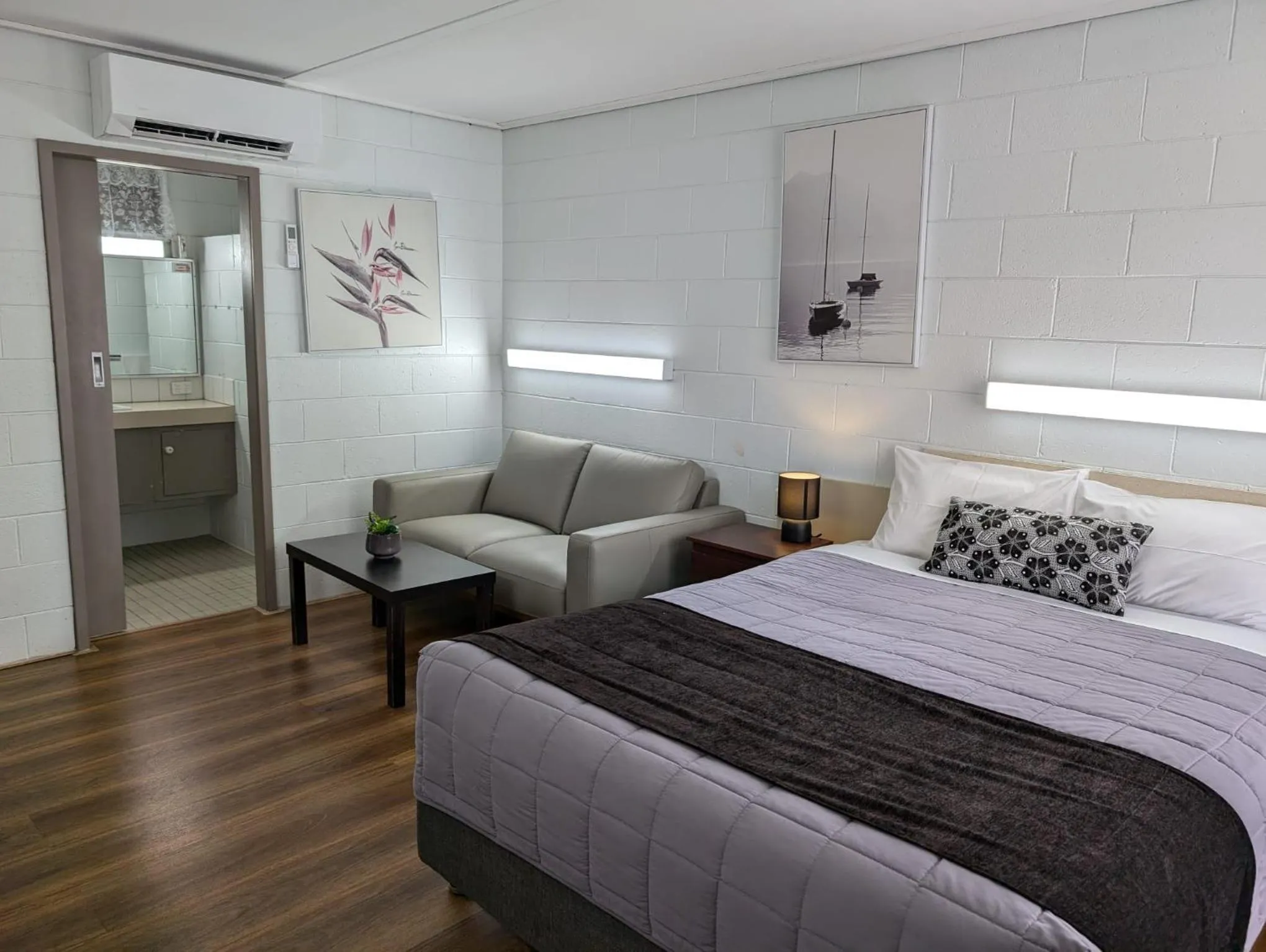 Superior Queen Room in Morwell Parkside Motel