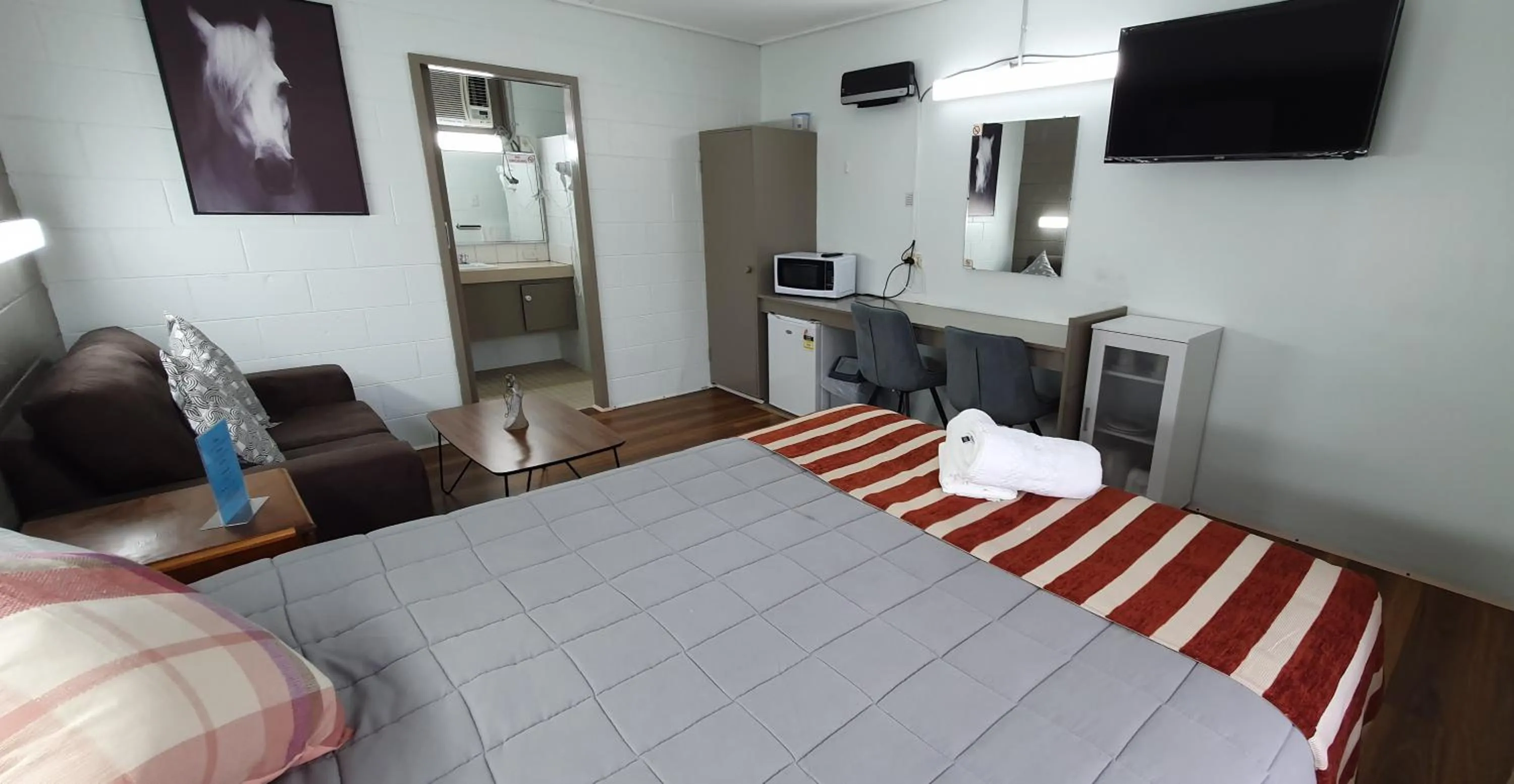 Deluxe Queen Room in Morwell Parkside Motel