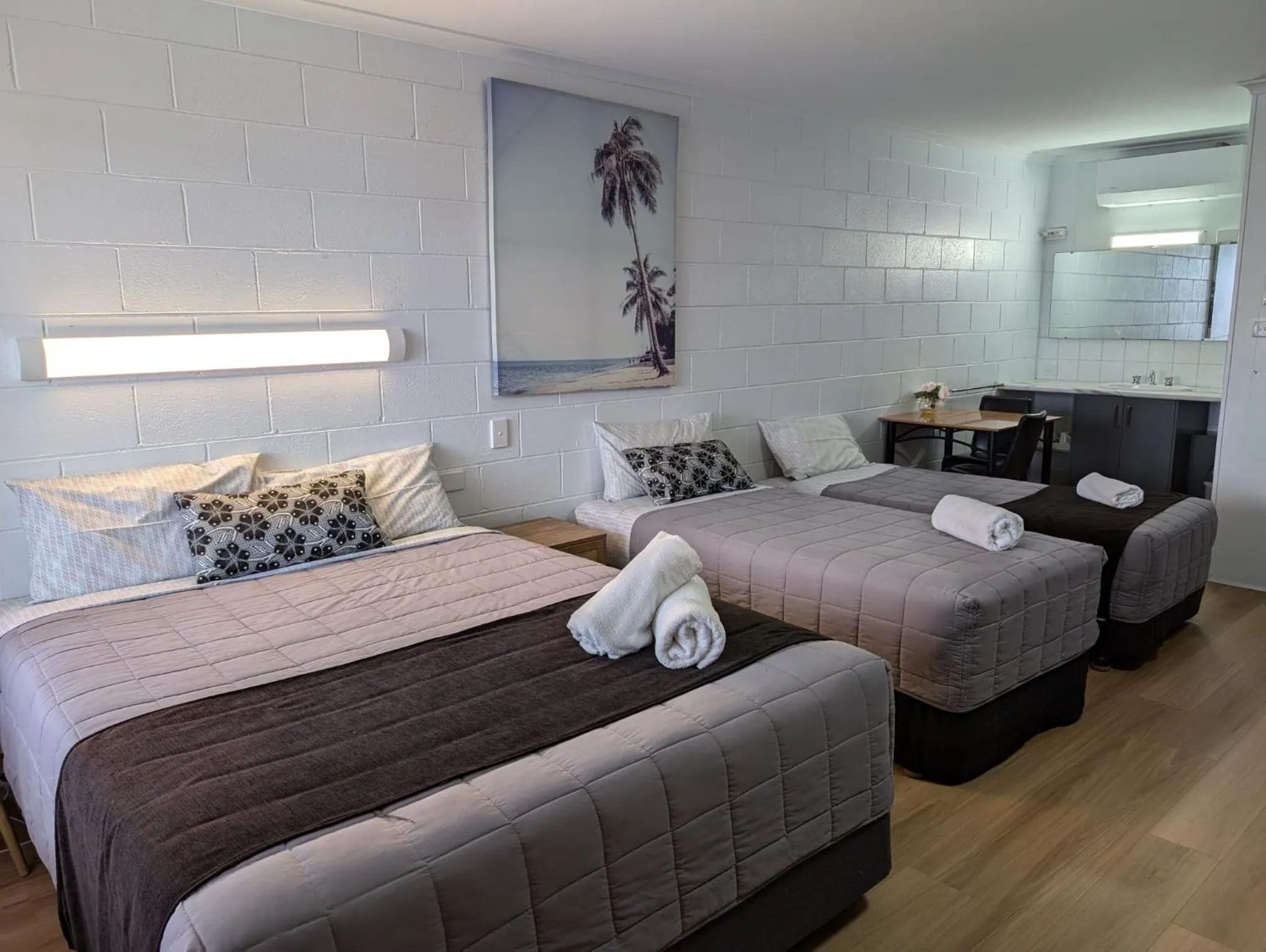 Deluxe Family Room in Morwell Parkside Motel