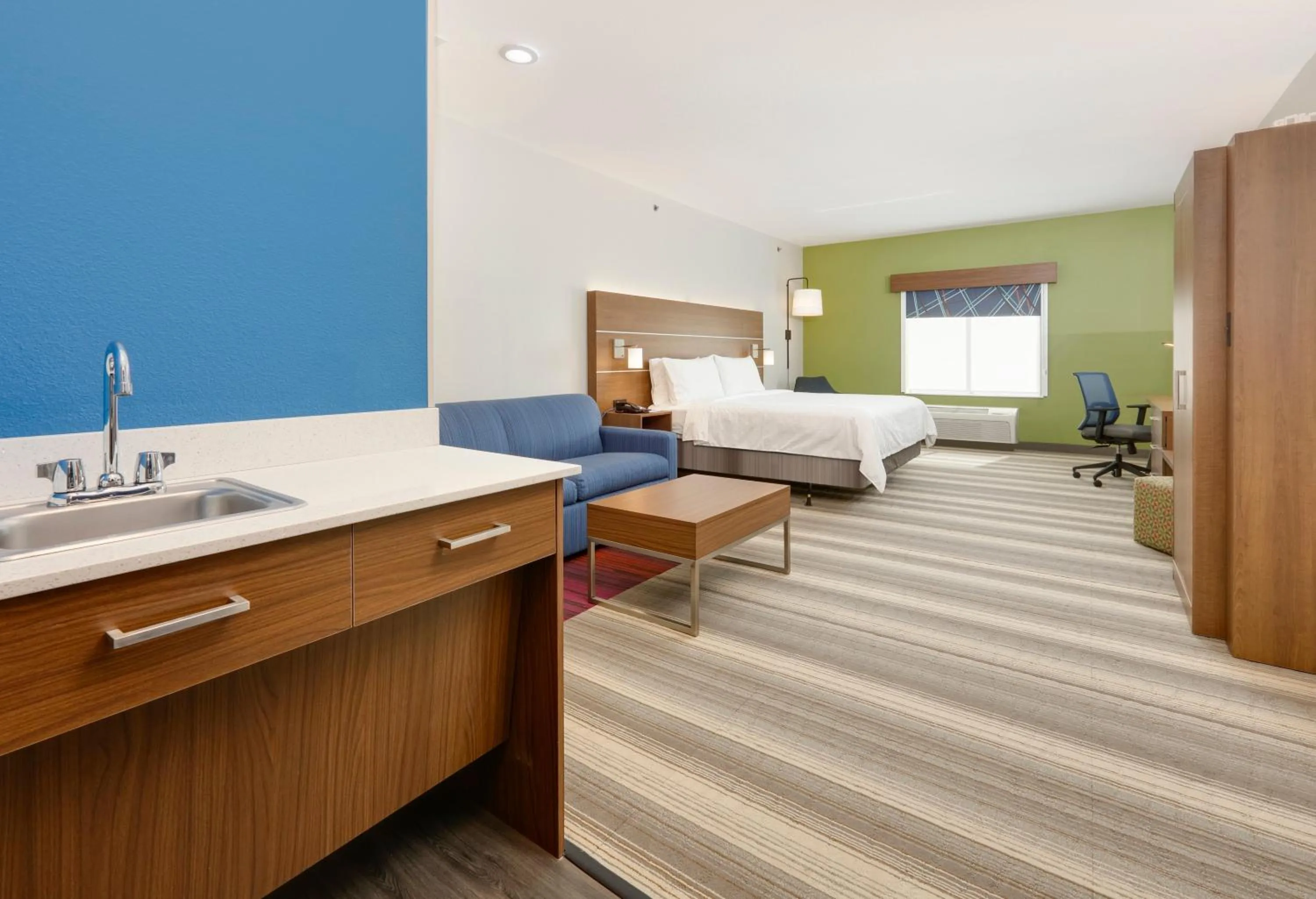 One-Bedroom Suite with Hearing Accessible Tub - Non-Smoking in Holiday Inn Express & Suites - Denton North by IHG