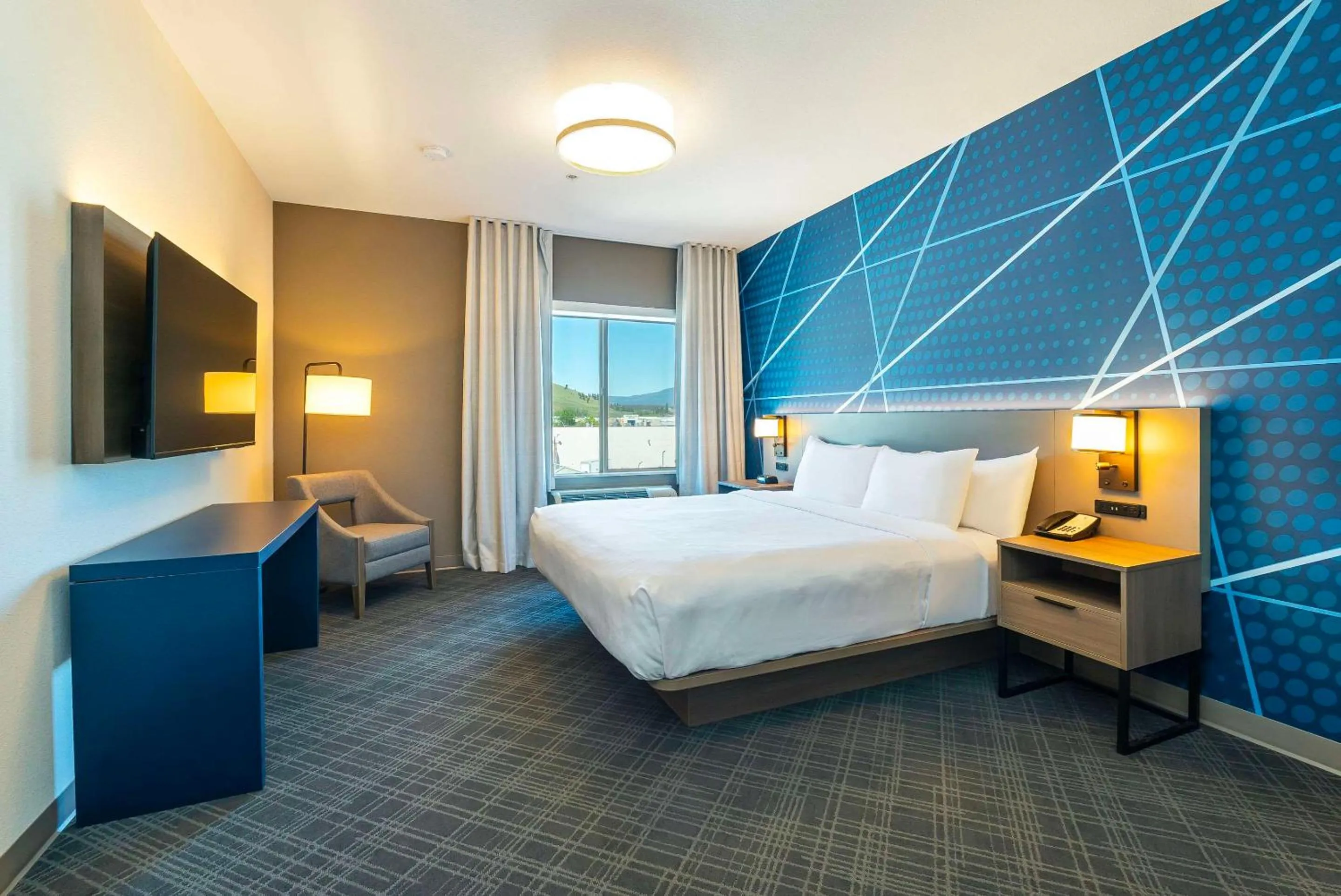 Premier One Bedroom Suite in Comfort Suites Kelowna