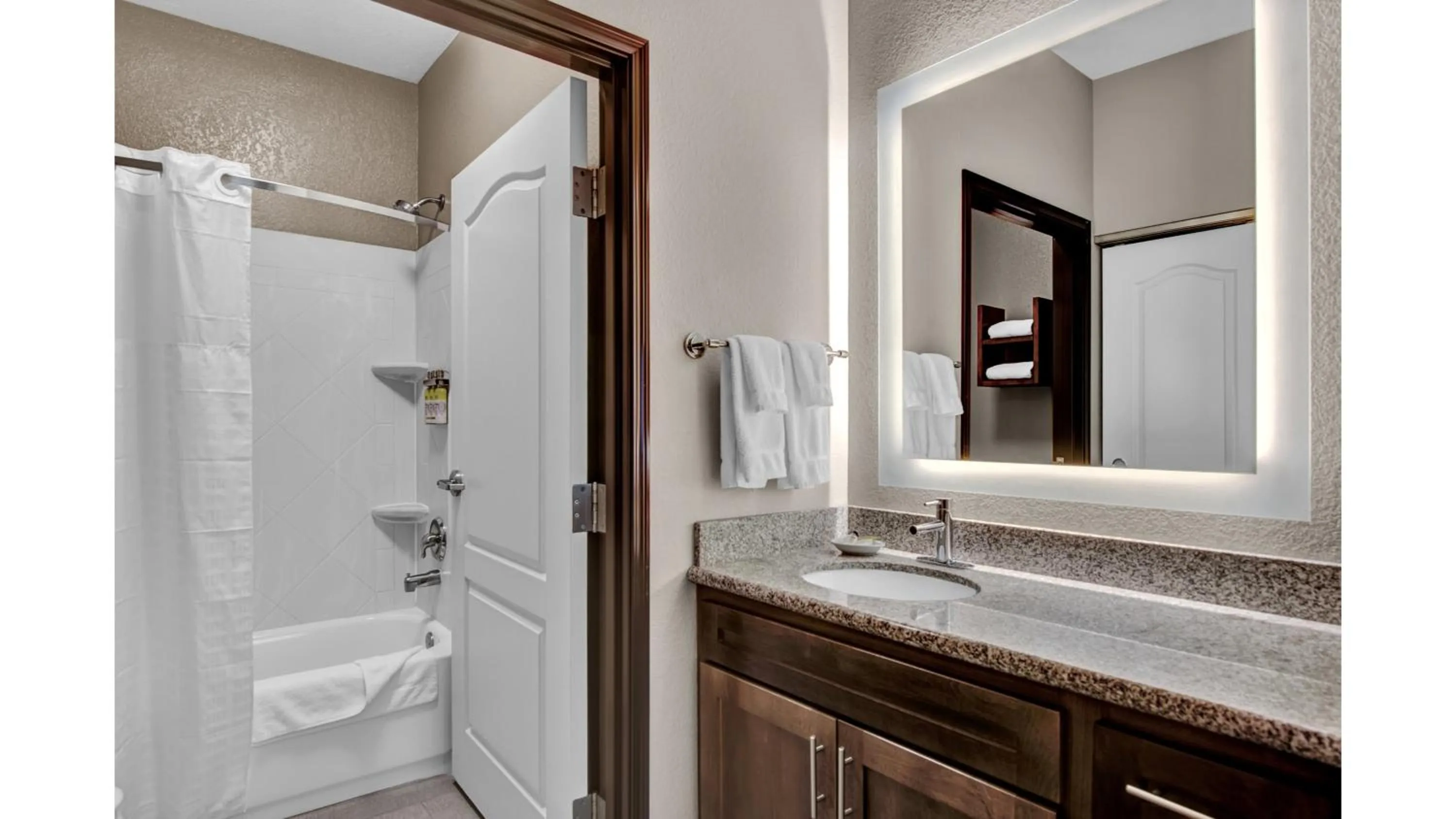 One-Bedroom Queen Suite - Hearing Accessible - Non-Smoking in Staybridge Suites Salt Lake-West Valley City by IHG