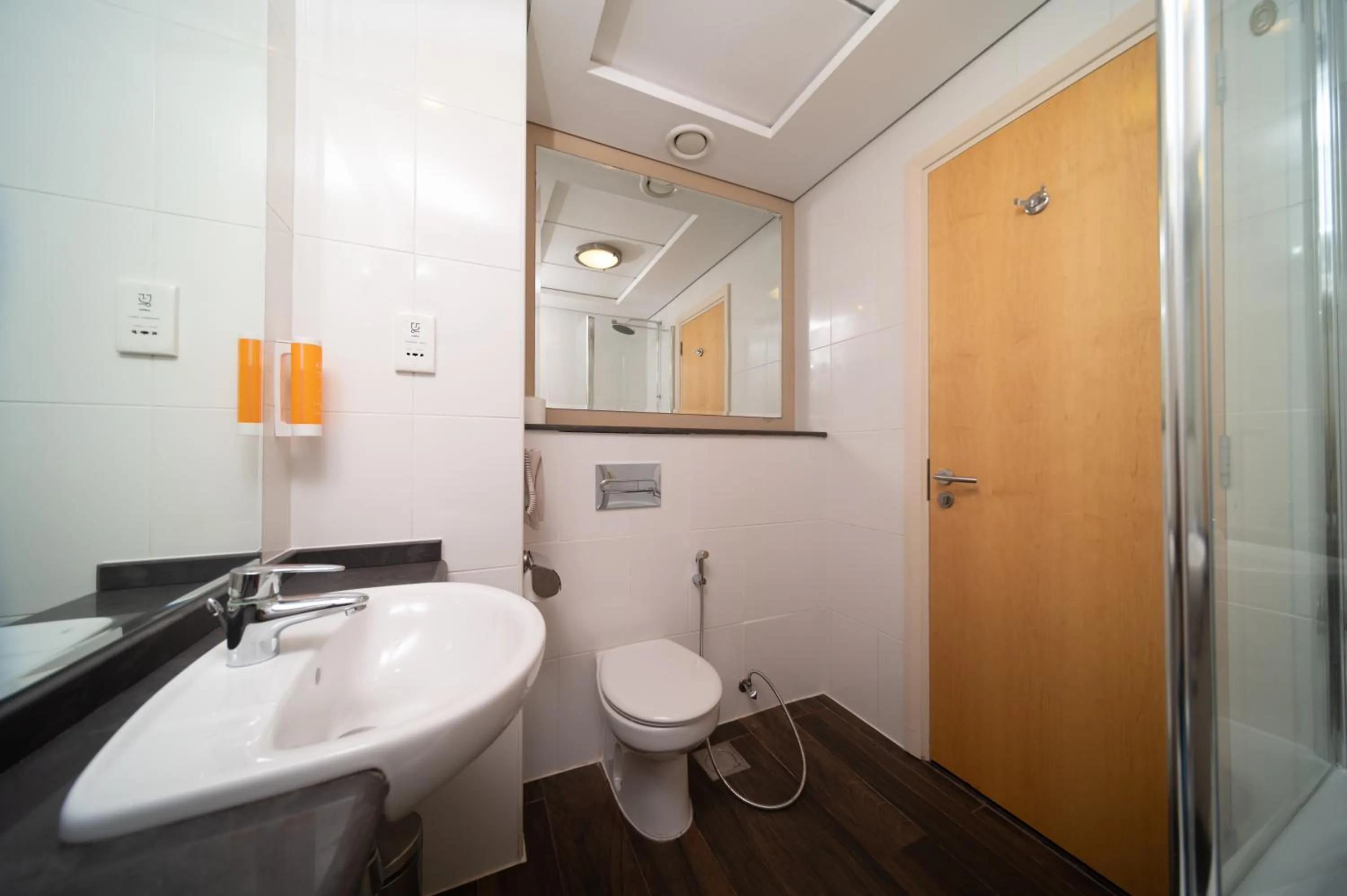 Smoking - Twin Room - Free Shuttle to Metro 4x Daily in Premier Inn Dubai Silicon Oasis - An Emirates Group Company