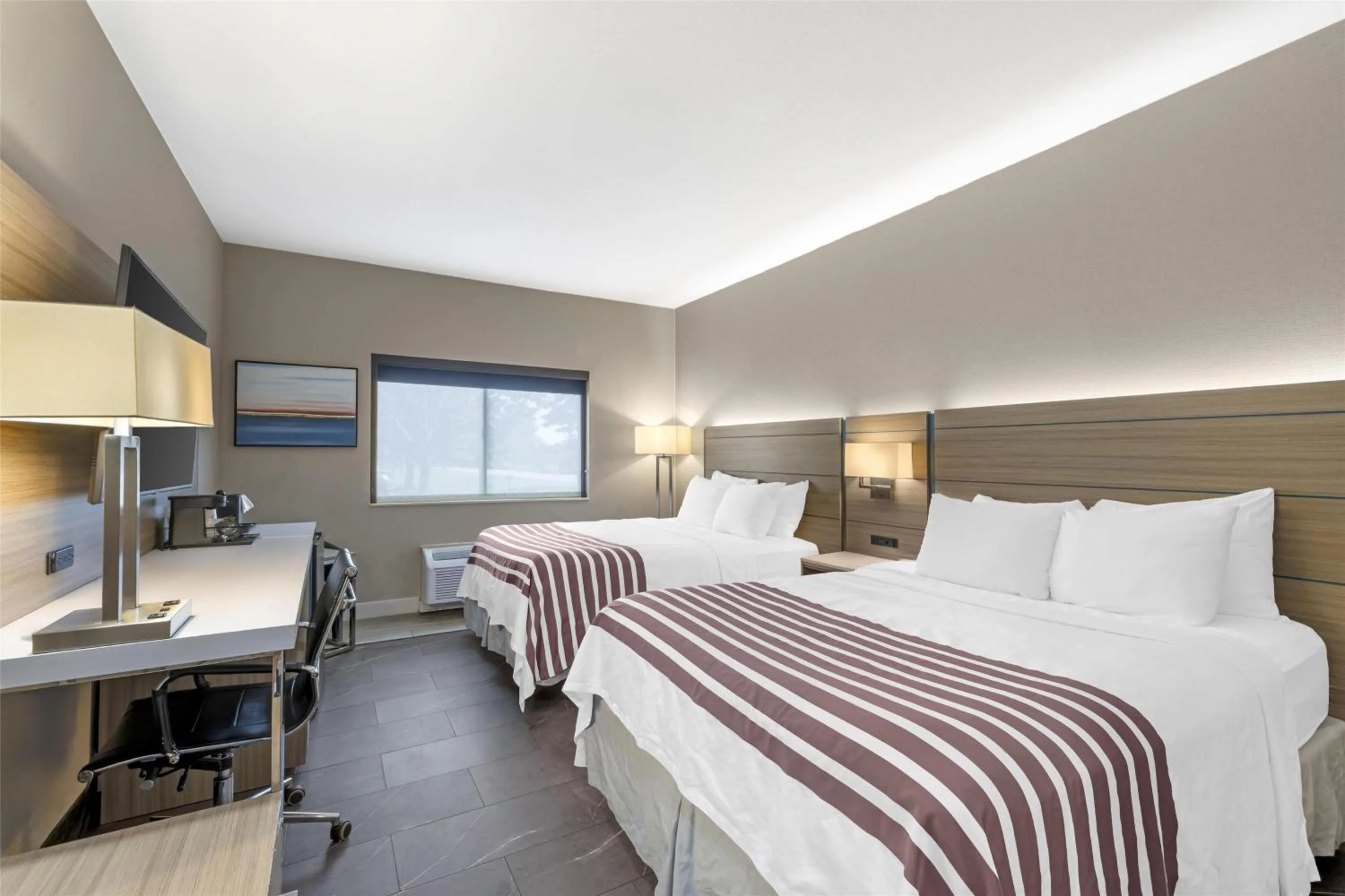 Queen Room with Two Queen Beds and Mobility Accessible Tub - Pet Friendly in Best Western Independence Kansas City