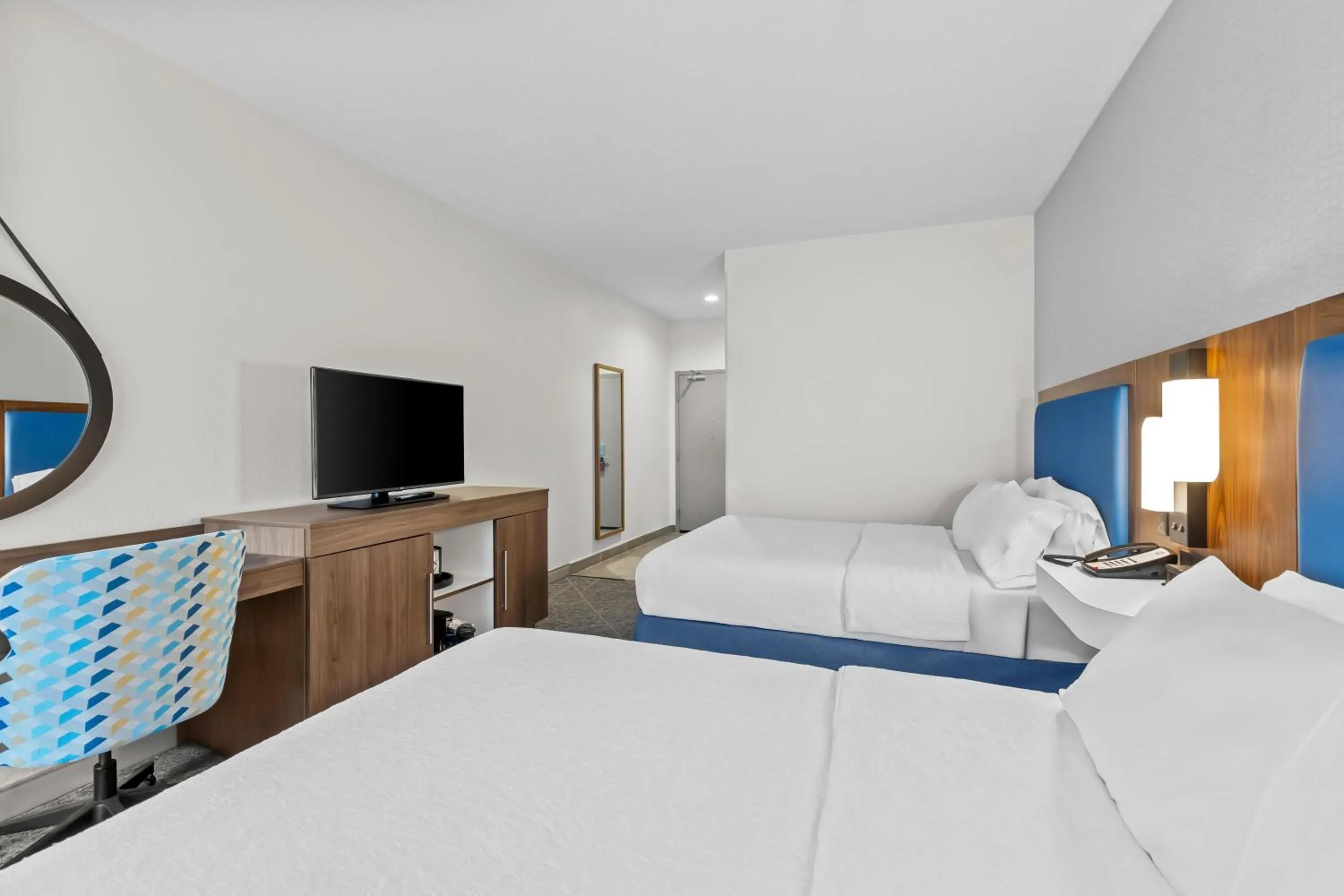 Queen Room with Two Queen Beds - Mobility Access/Non-Smoking in Hampton Inn Akron-Fairlawn