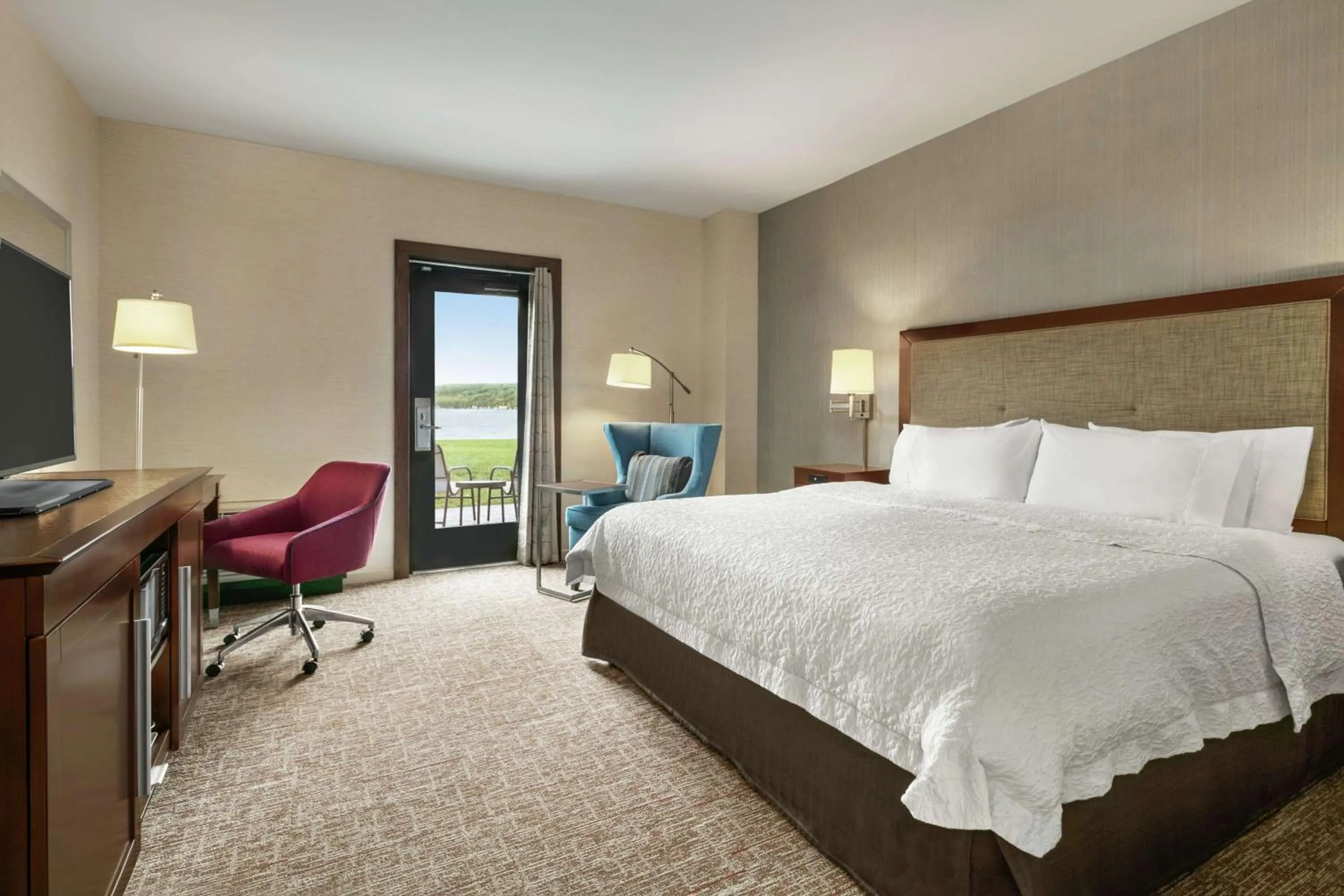 Executive King Room with Water View - Non-Smoking  in Hampton Inn Penn Yan, NY