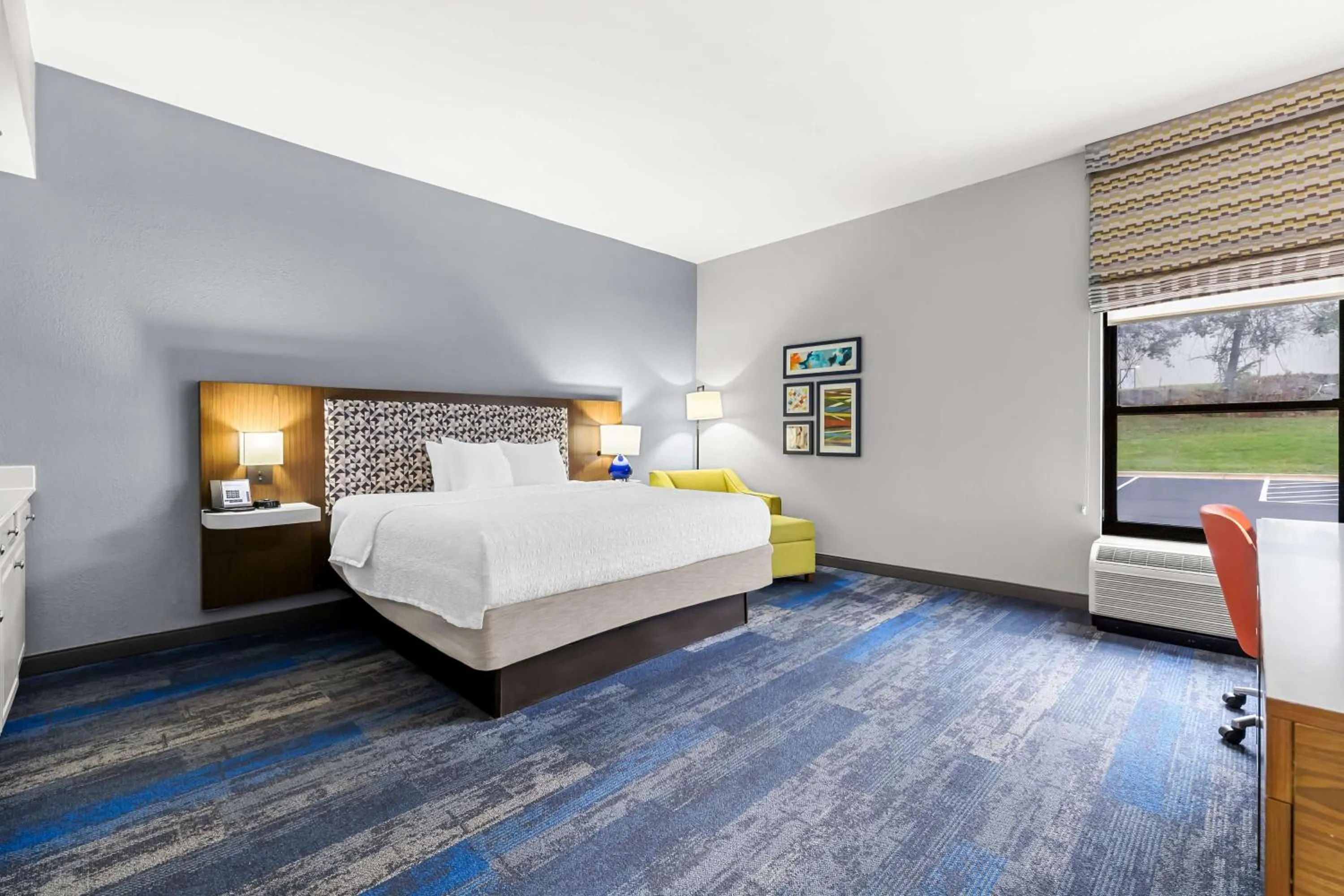 Deluxe King Room - Non-Smoking in Hampton Inn Florence Midtown near University of North Alabama