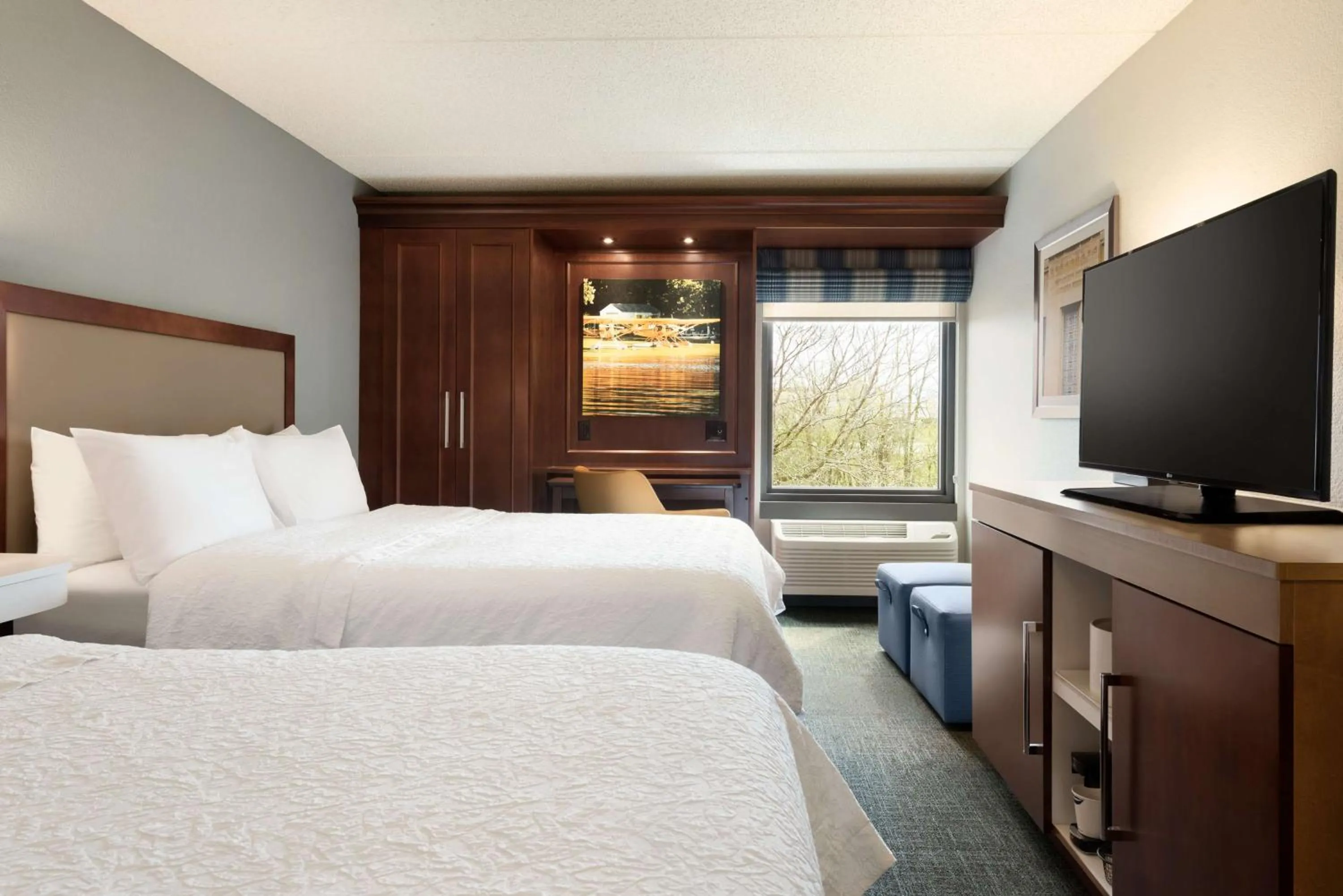 Queen Room with Two Queen Beds in Hampton Inn Appleton-Fox River Mall Area