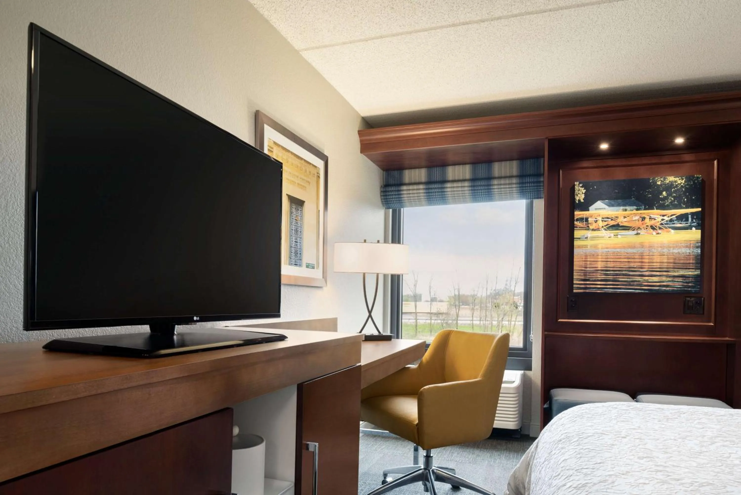 King Room in Hampton Inn Appleton-Fox River Mall Area