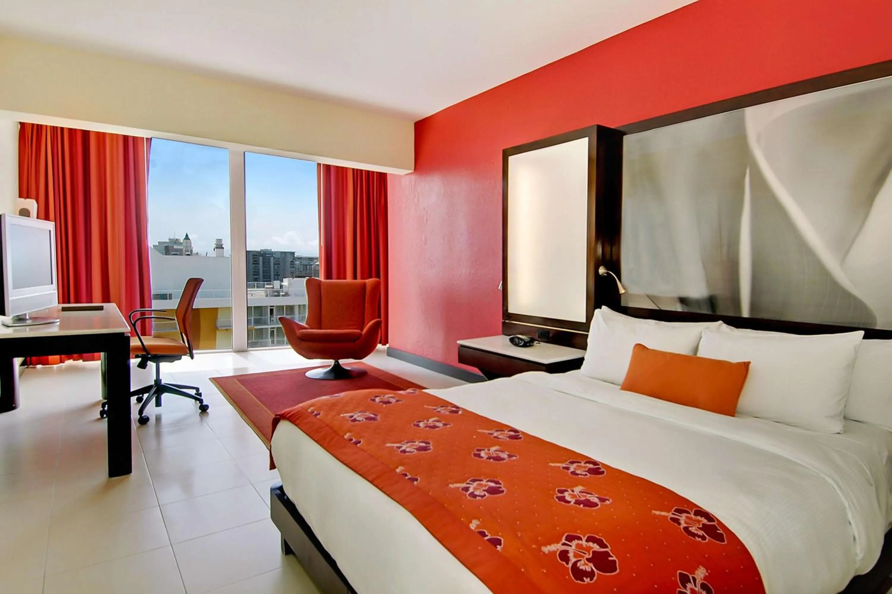 Deluxe King Room in The Condado Plaza Hotel
