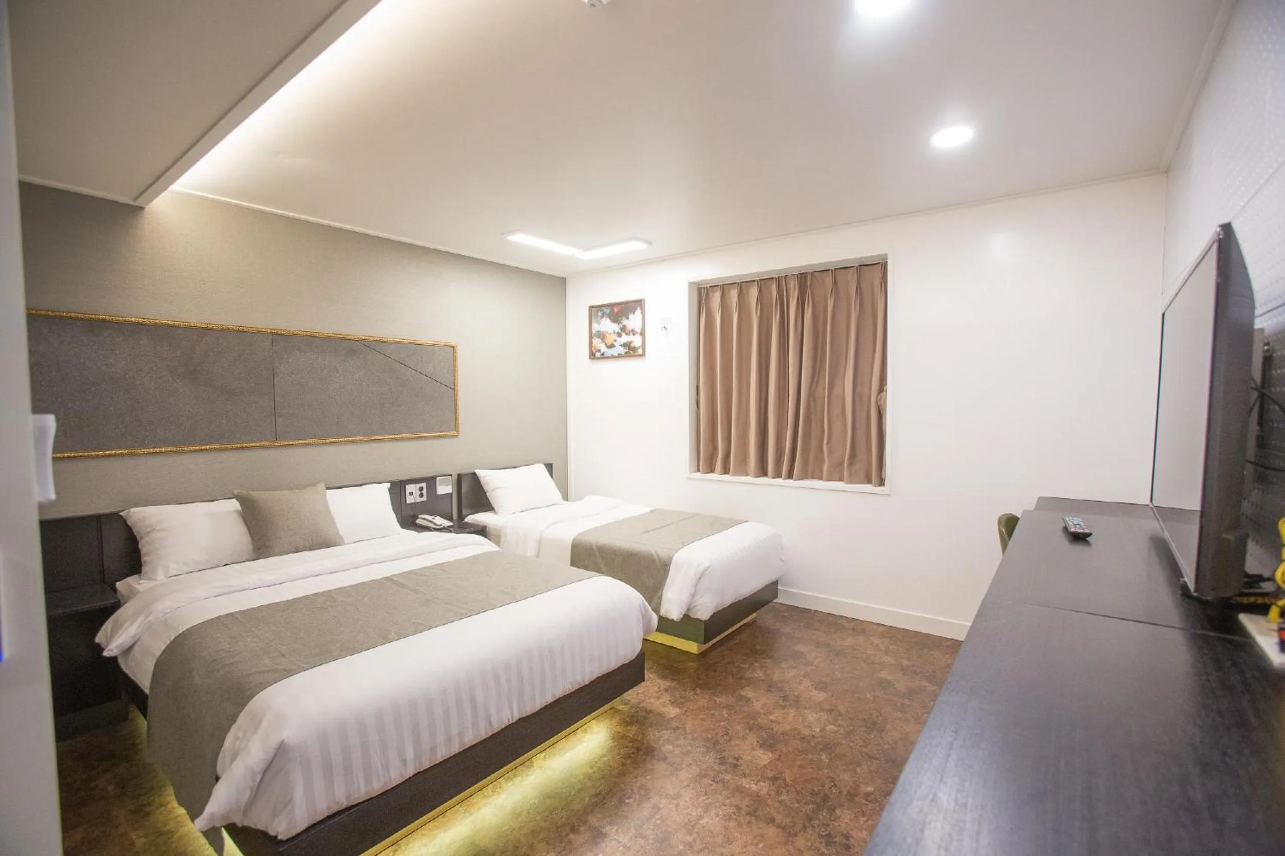 Deluxe Twin Room in Major Hotel 2