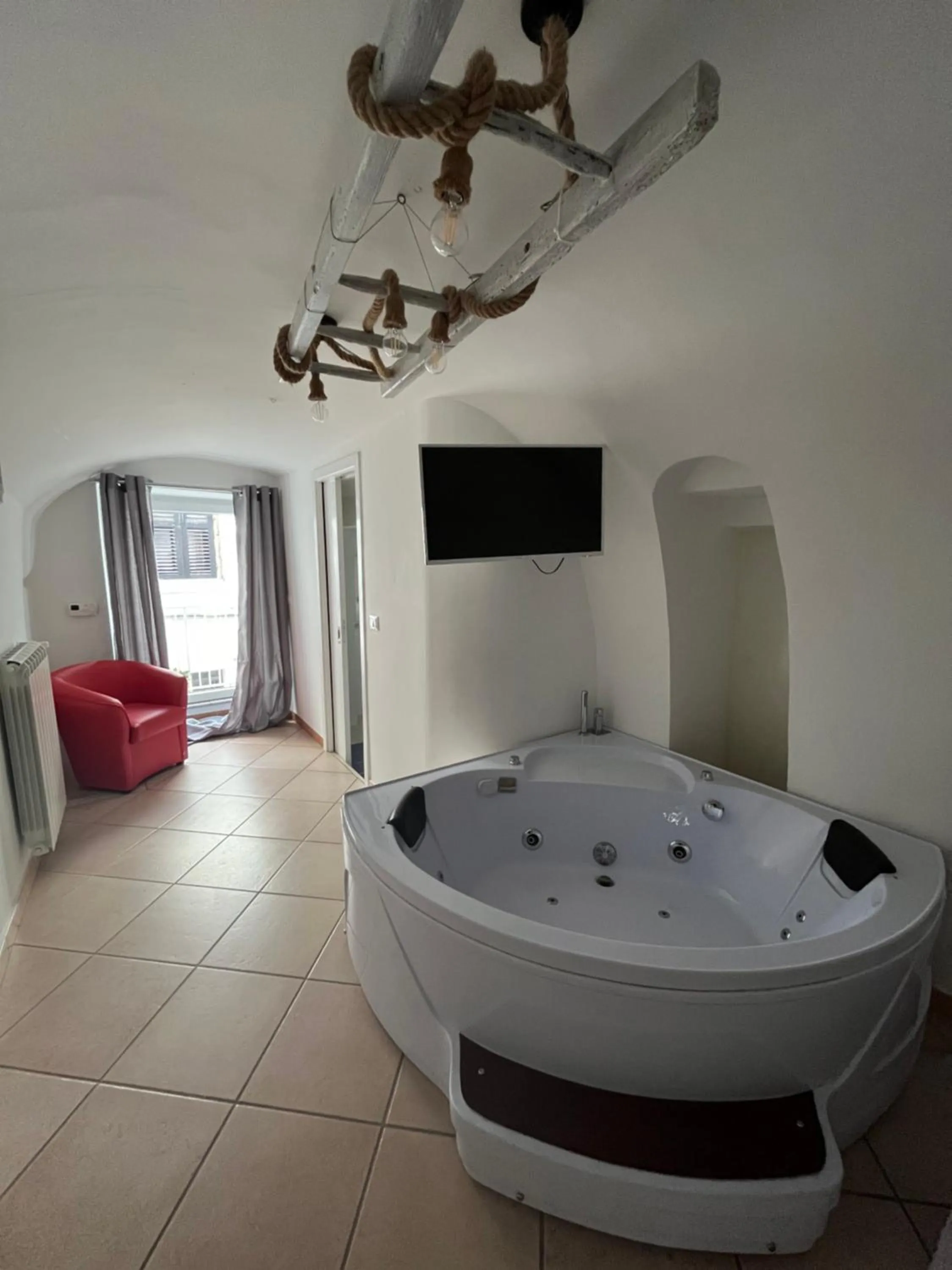 Deluxe Double or Twin Room with Spa Bath in Ostuni 21mq Suite Homes
