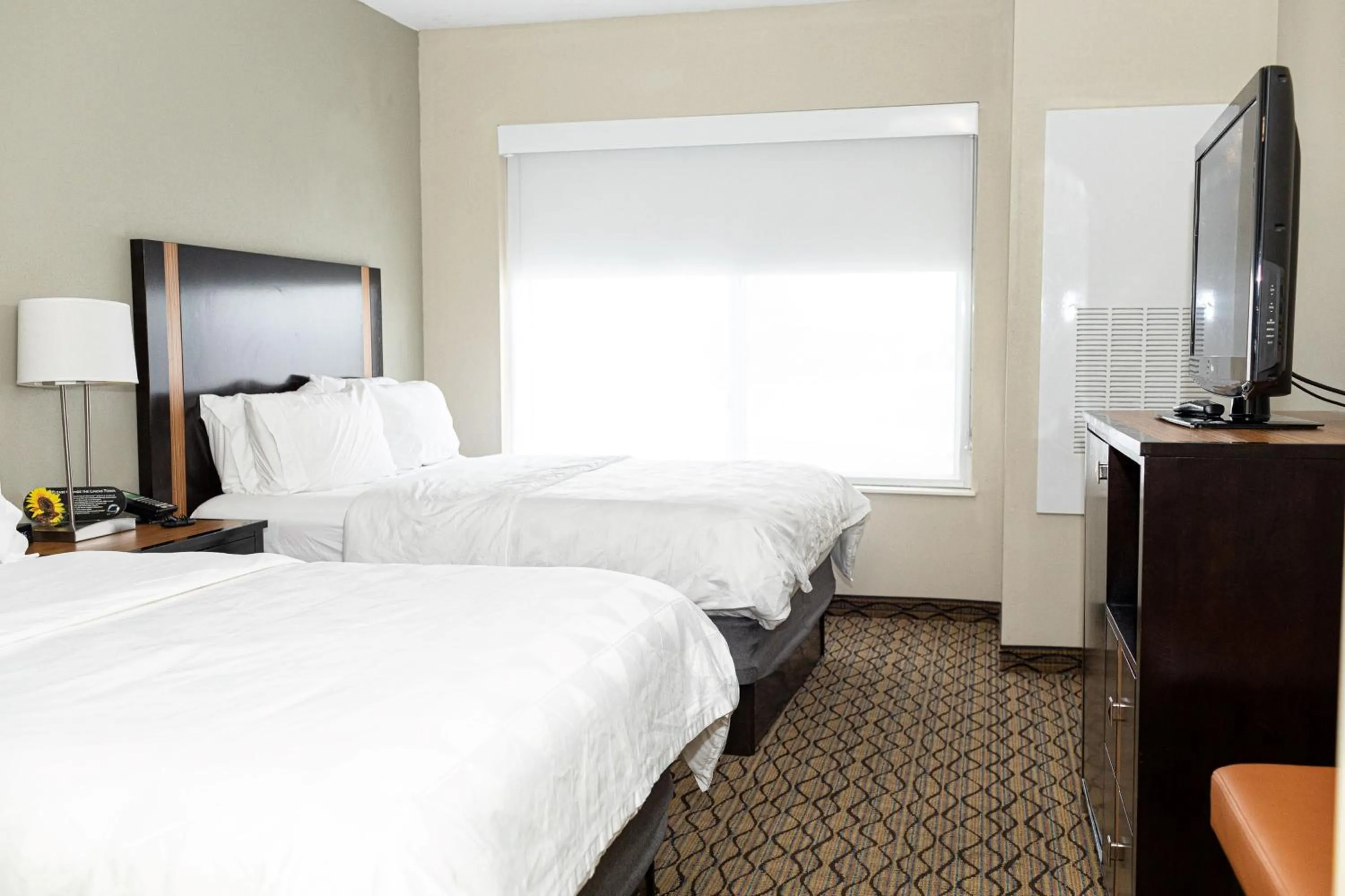 Queen Suite with Two Queen Beds and Sofa Bed in Holiday Inn Effingham by IHG