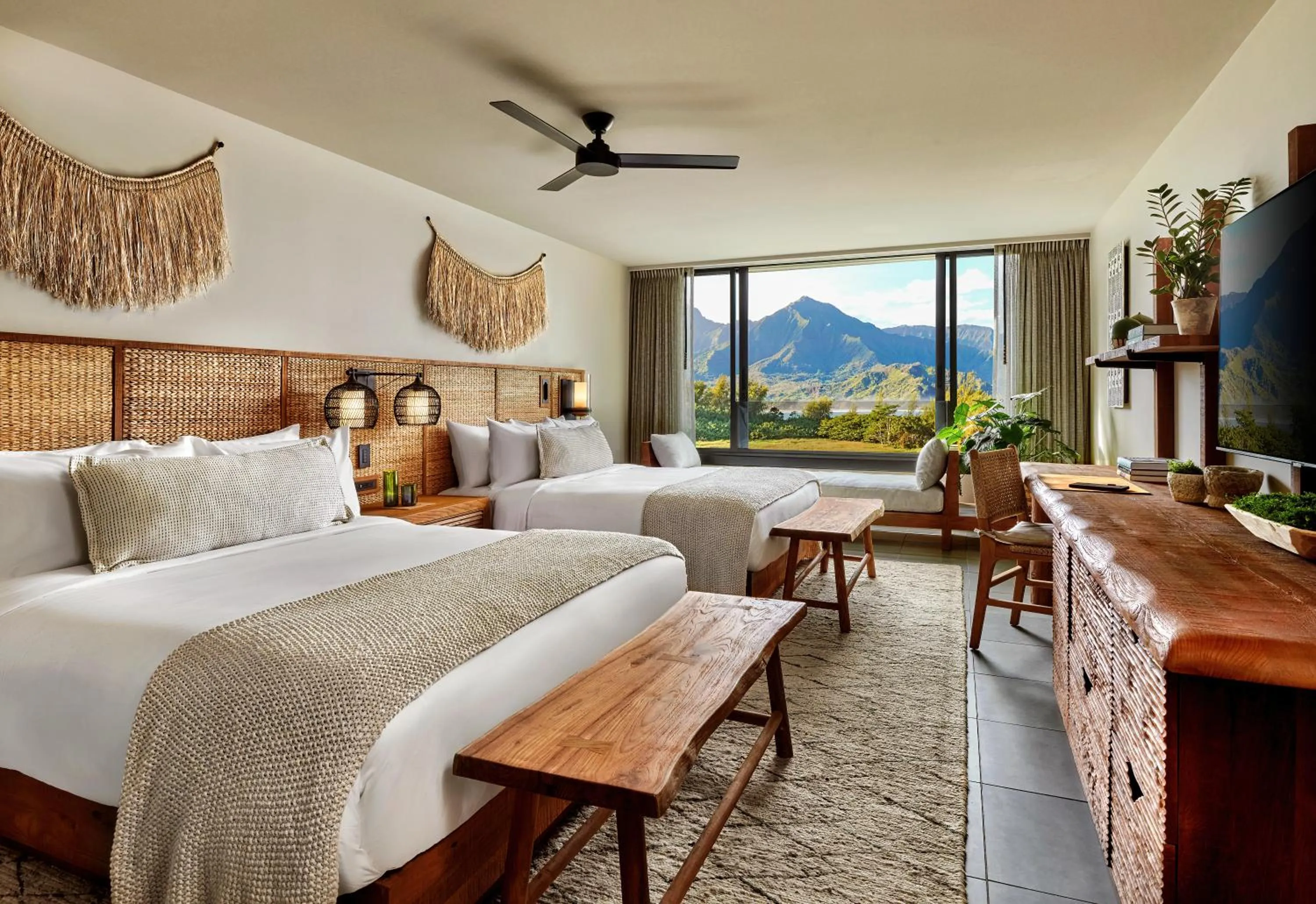 Ocean View Two Queen in 1 Hotel Hanalei Bay