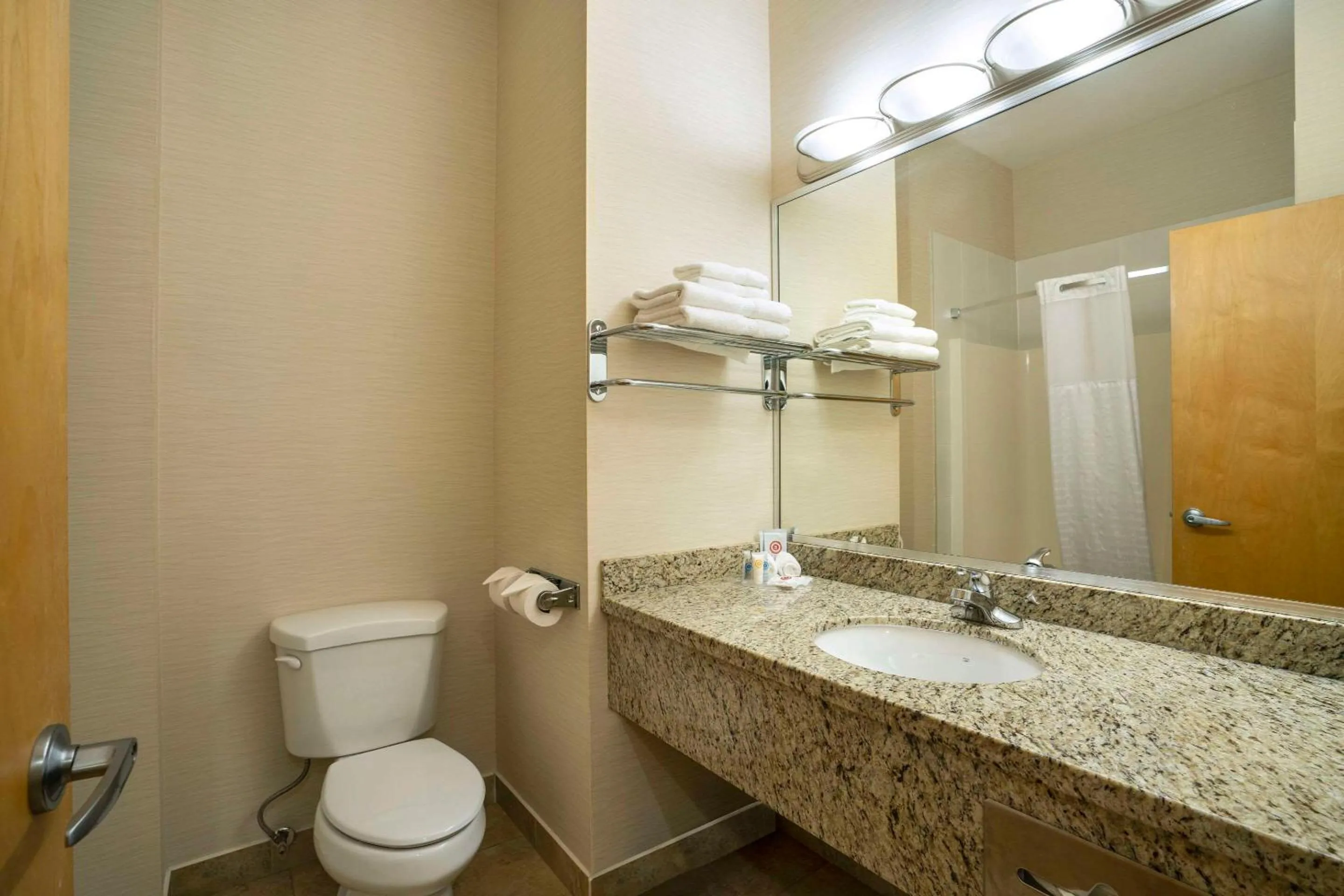 Queen Room in Comfort Inn & Suites