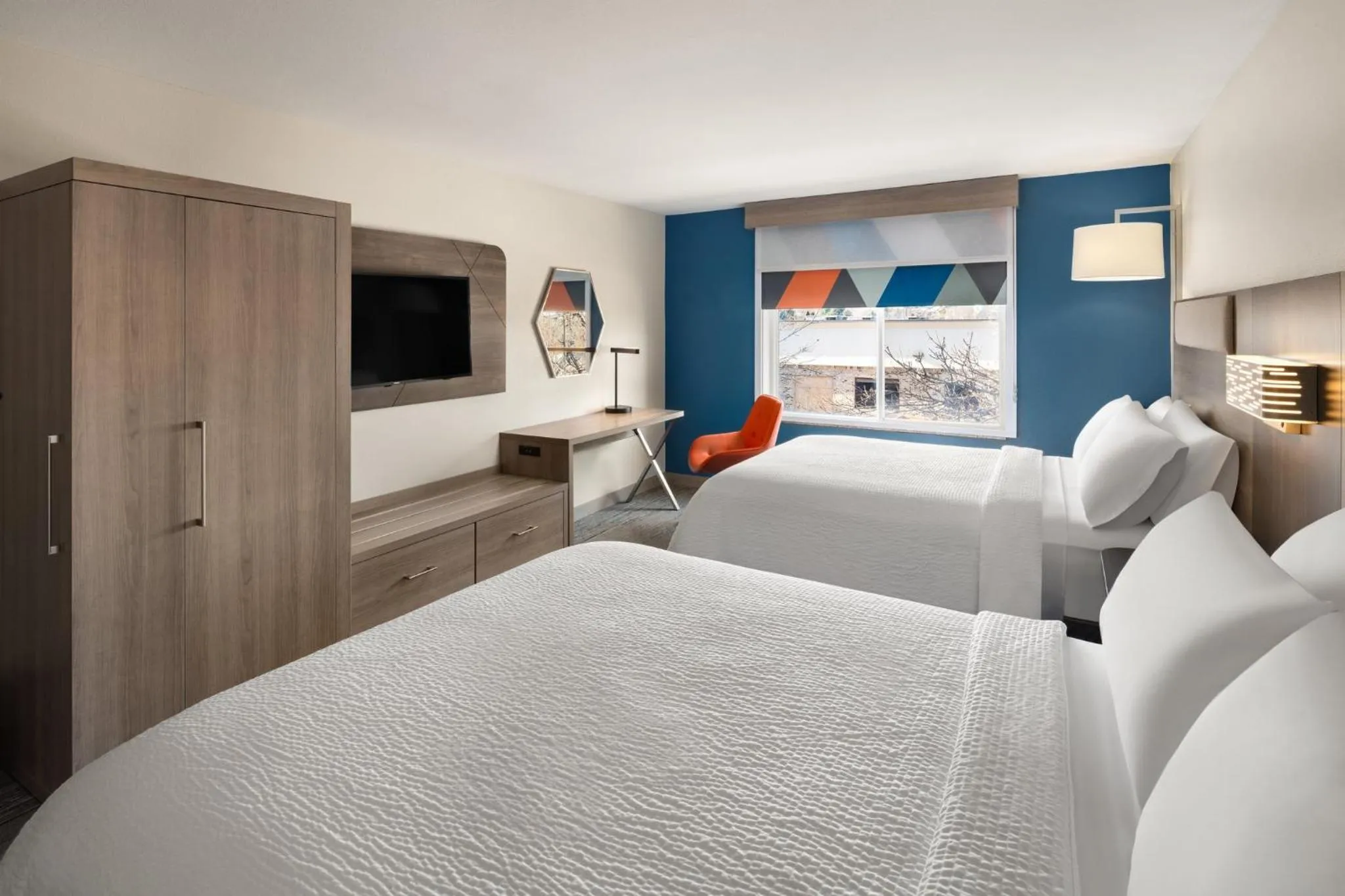Queen Room with Two Queen Beds - Mobility Access Tub/Non-Smoking in Holiday Inn Express Hotel & Suites Cherry Hills by IHG