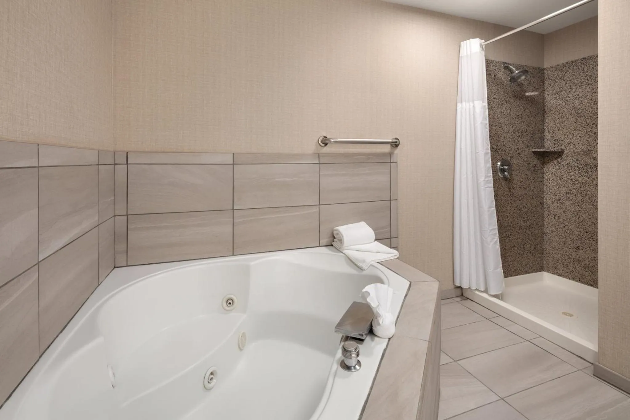 One-Bedroom Executive King Suite in Holiday Inn Express Hotel & Suites Cherry Hills by IHG