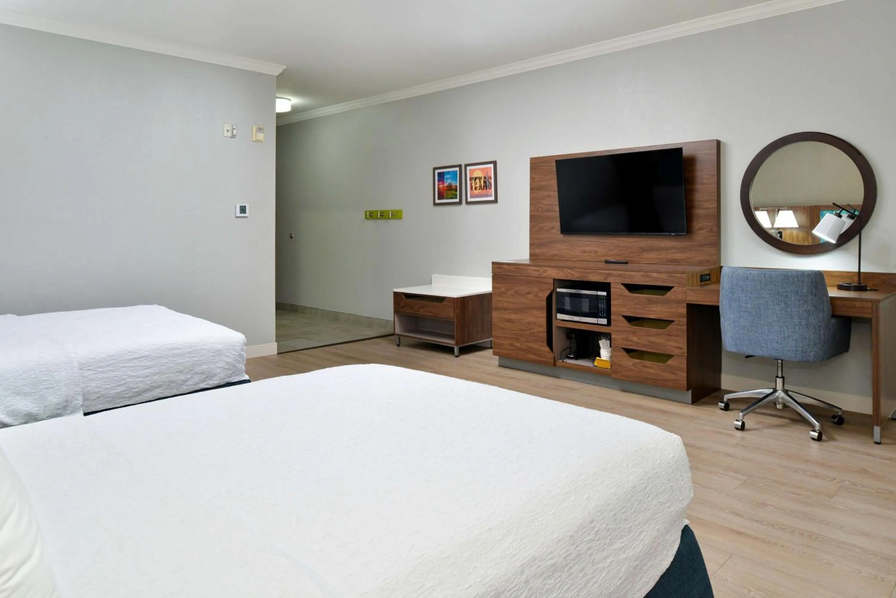 Queen Room with Two Queen Beds - Mobility and Hearing Access/Non-Smoking in Hampton Inn & Suites Greenville