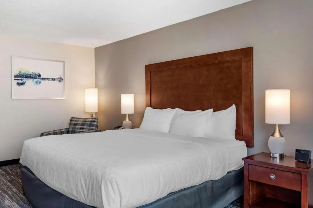 King Room - Non-Smoking in Clarion Inn Sheffield Muscle Shoals
