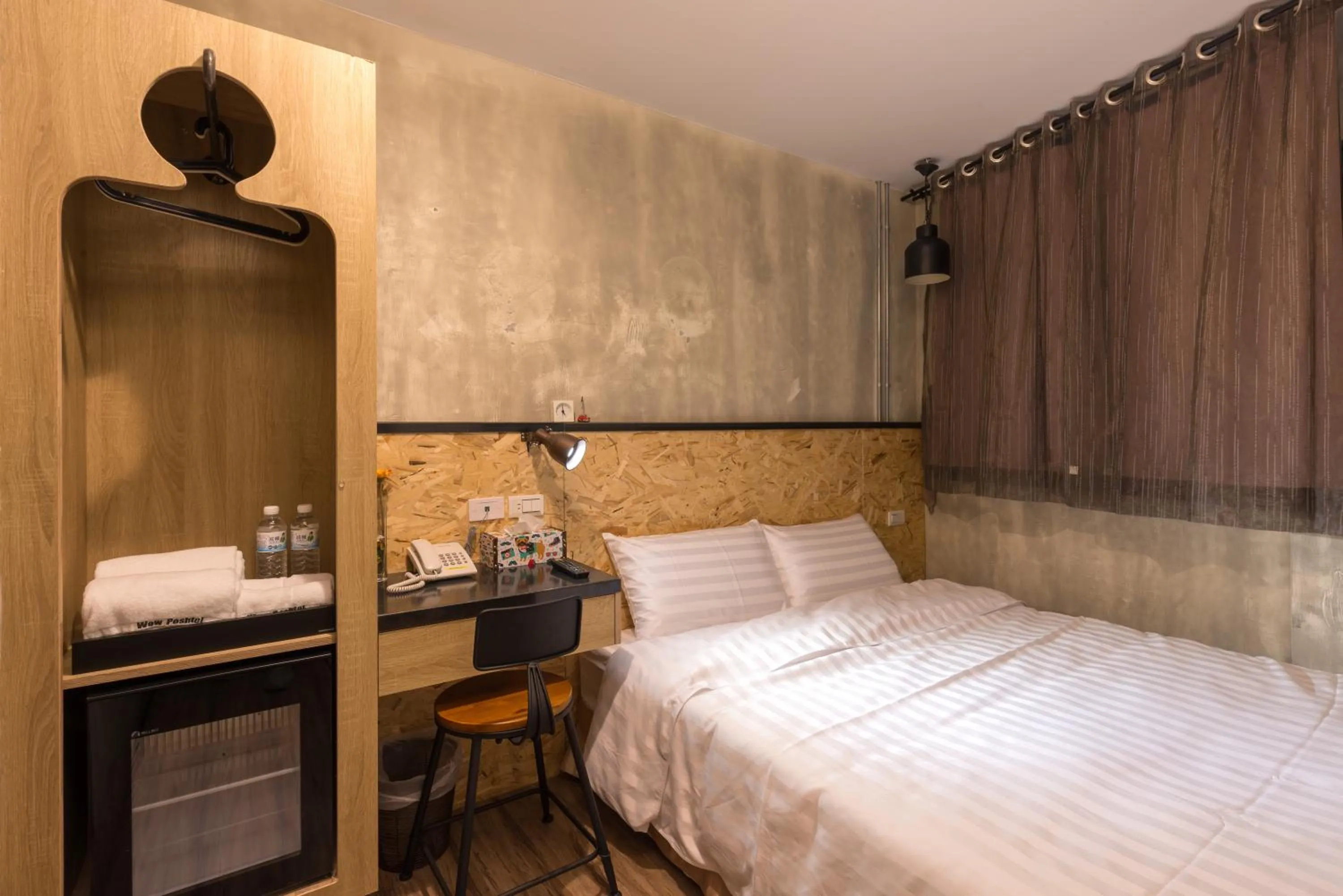 Classic Double Room with Shower in Beimen WOW Poshtel