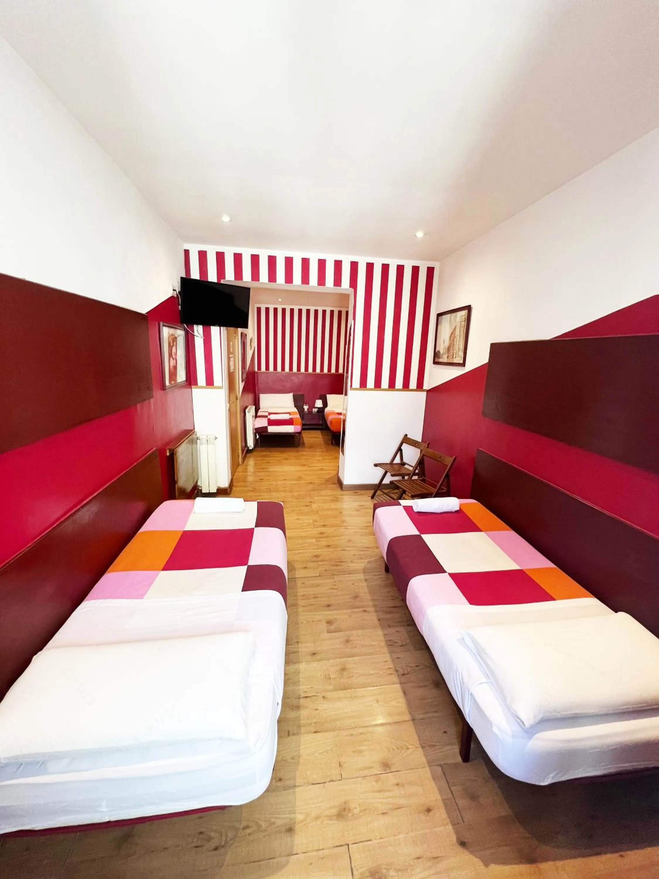 Quadruple Room with Shared Bathroom in Hostal La Casa de La Plaza