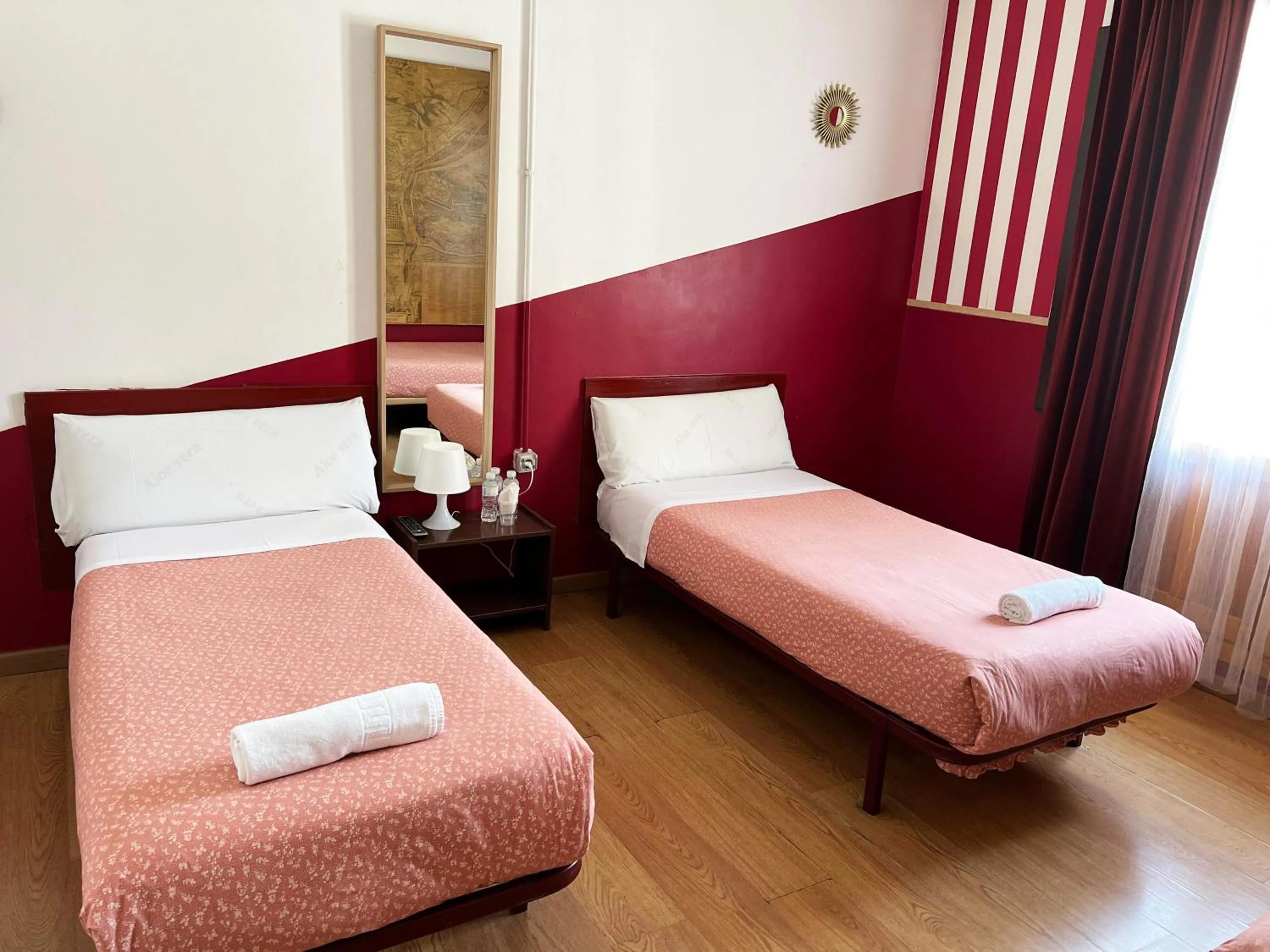 Twin Room with Shared Bathroom in Hostal La Casa de La Plaza