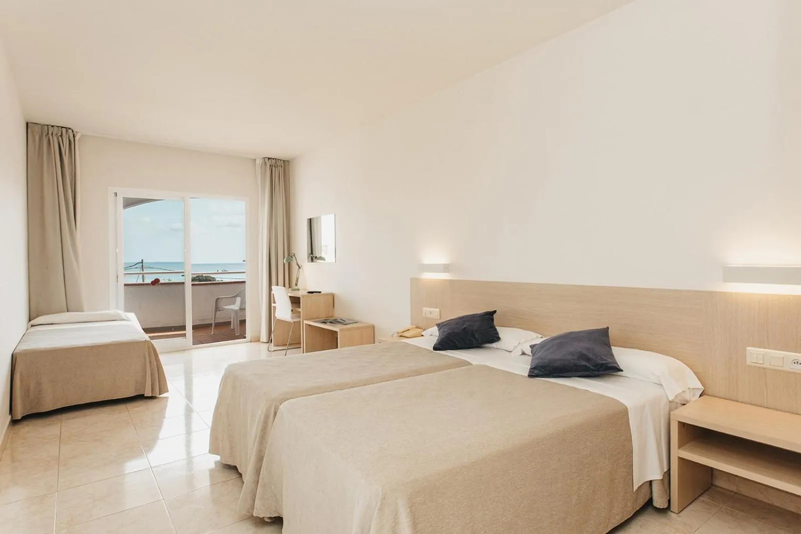 Double or Twin Room in Hotel Xaloc Playa