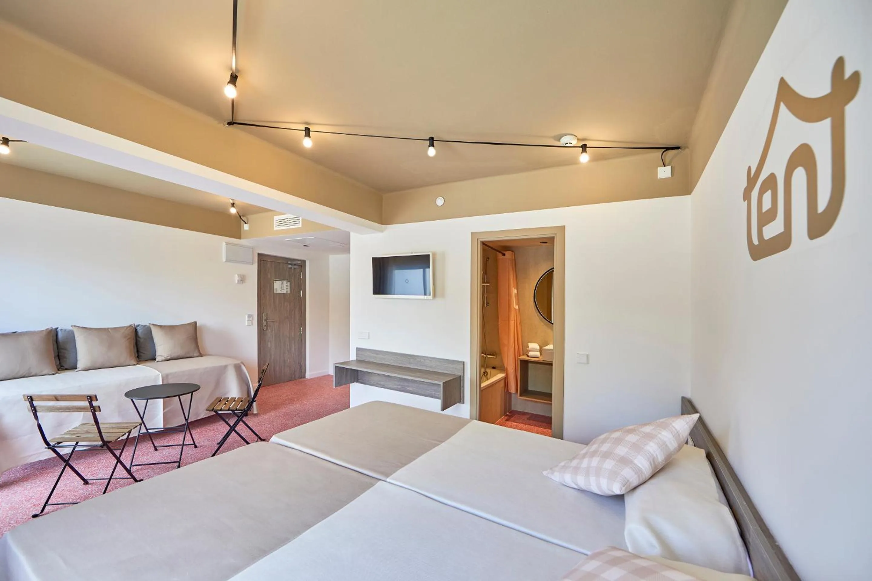 XL Room (2 Adults + 2 Children) - Unlimited Brunch in tent Playa de Palma