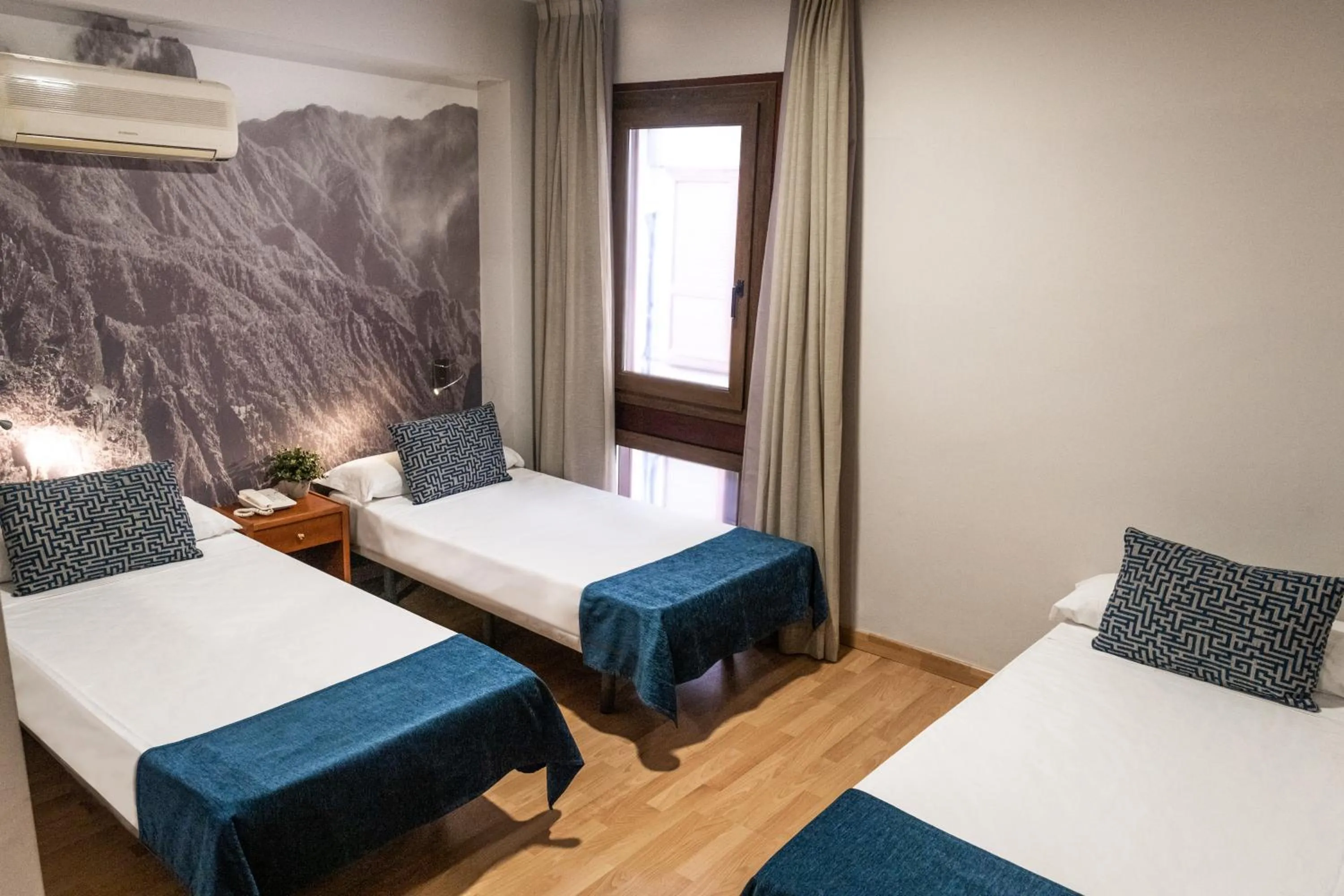 Triple Room in Hotel Adonis Plaza