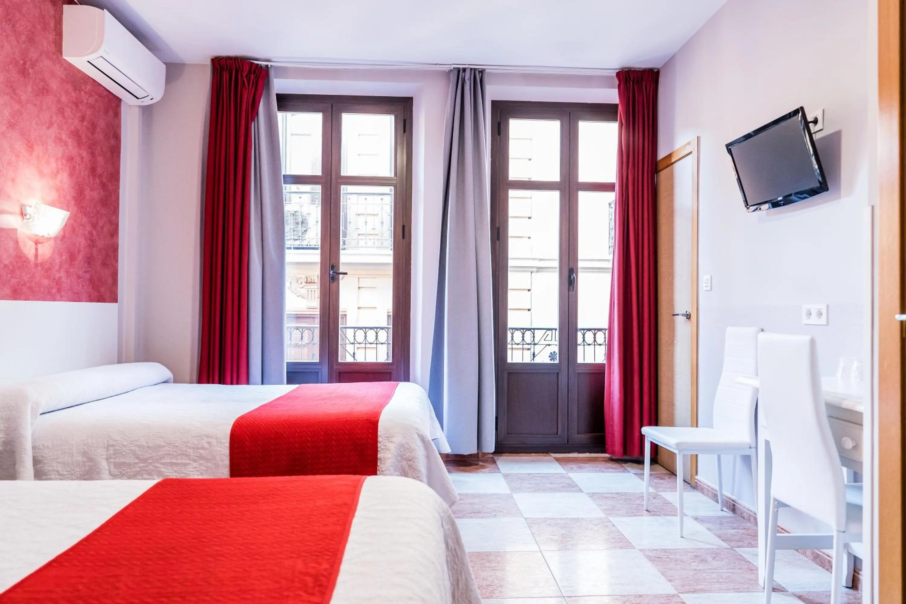 Quadruple Room in Hostal Sonia Granada