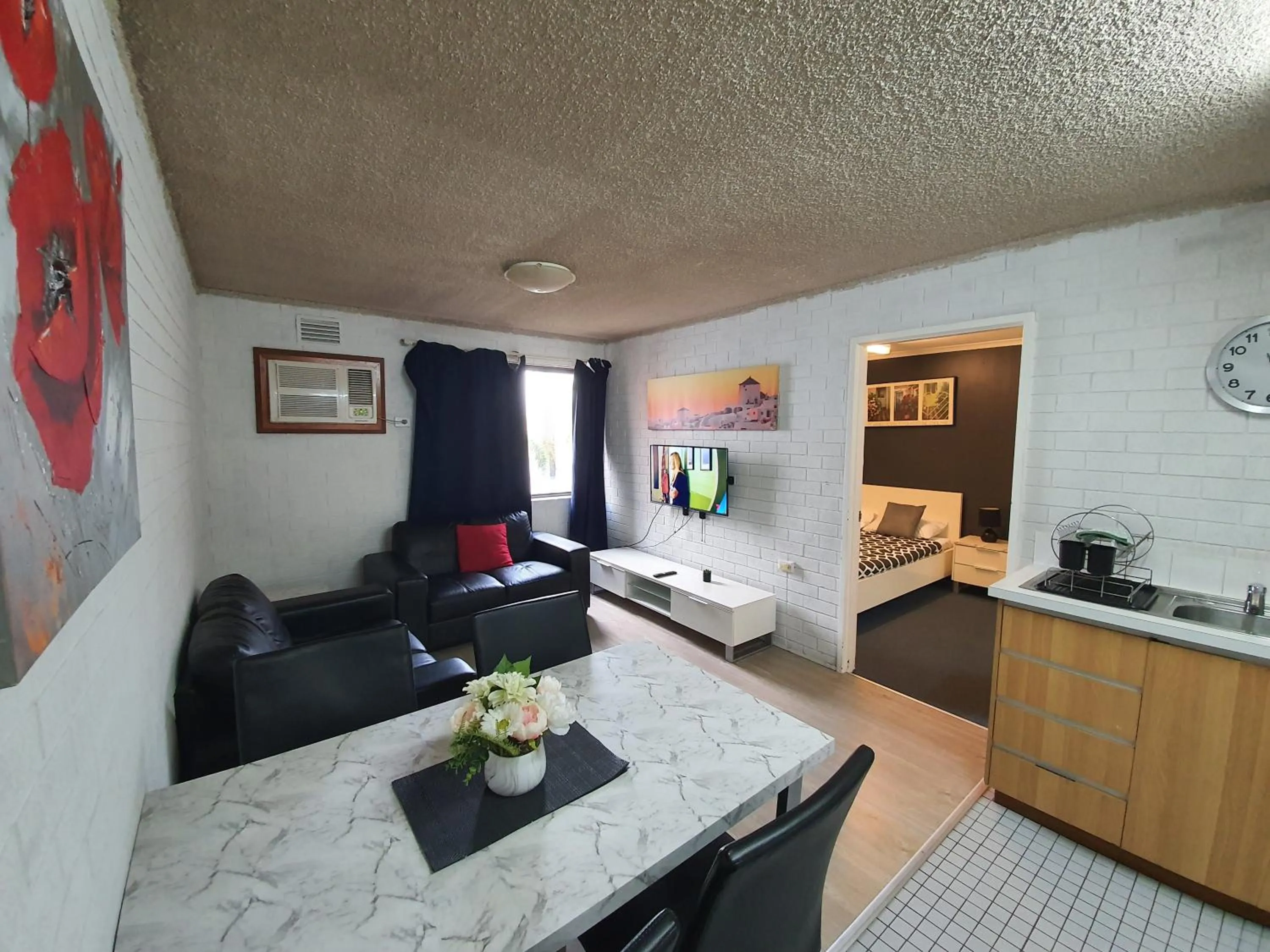 One Bedroom Apartment Queen Bed in Perth City Apartment Hotel