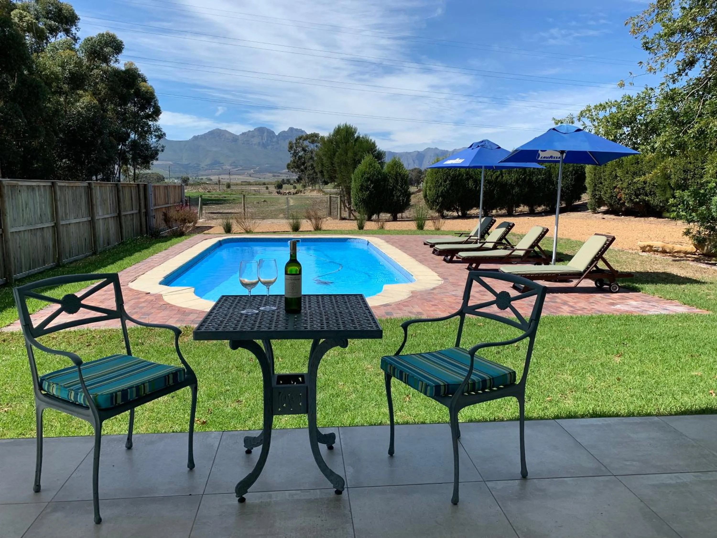King Room with Pool View in Vine Guesthouse