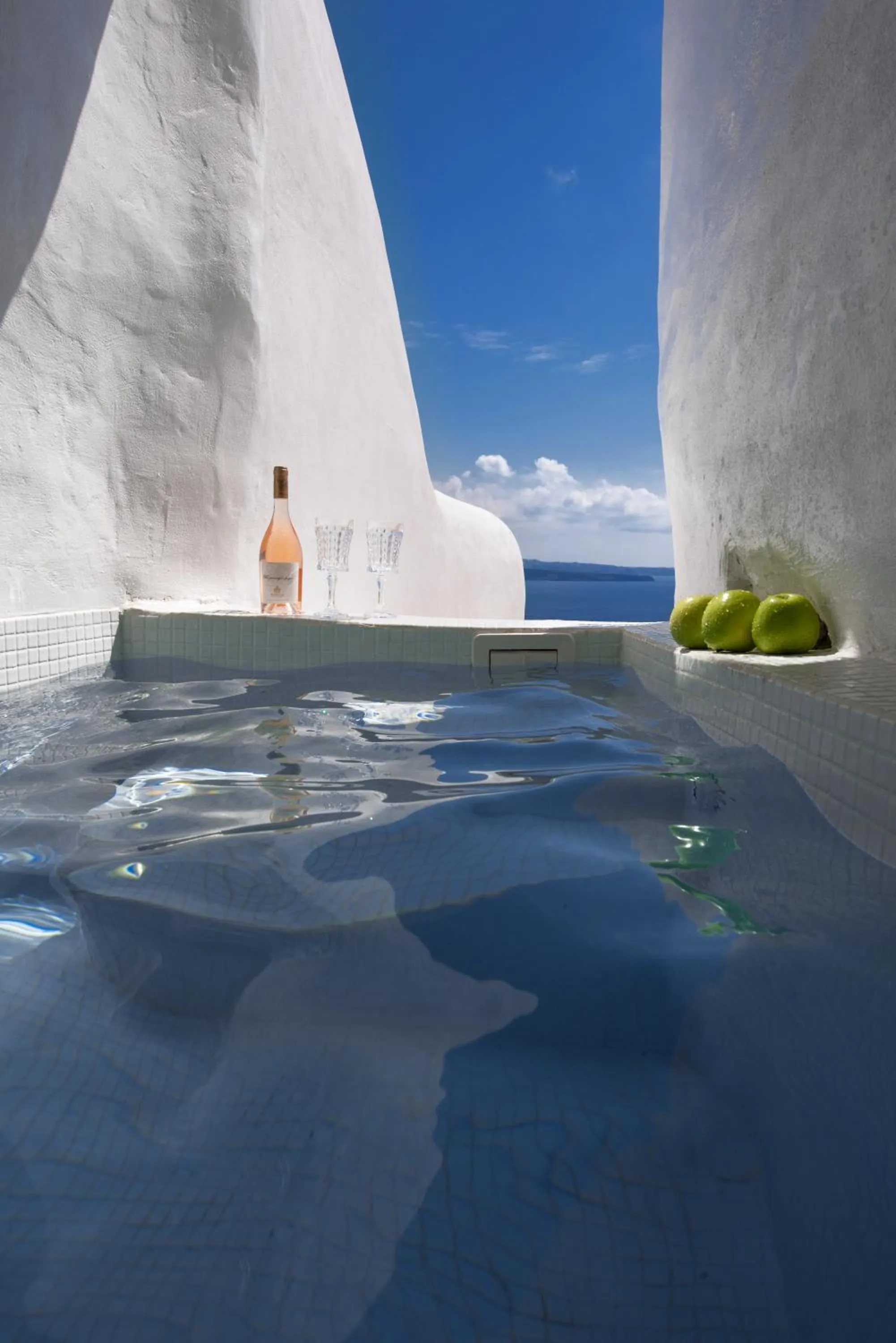 Honeymoon Suite with Hot Tub and Caldera View in Ducato di Oia - Adults Only