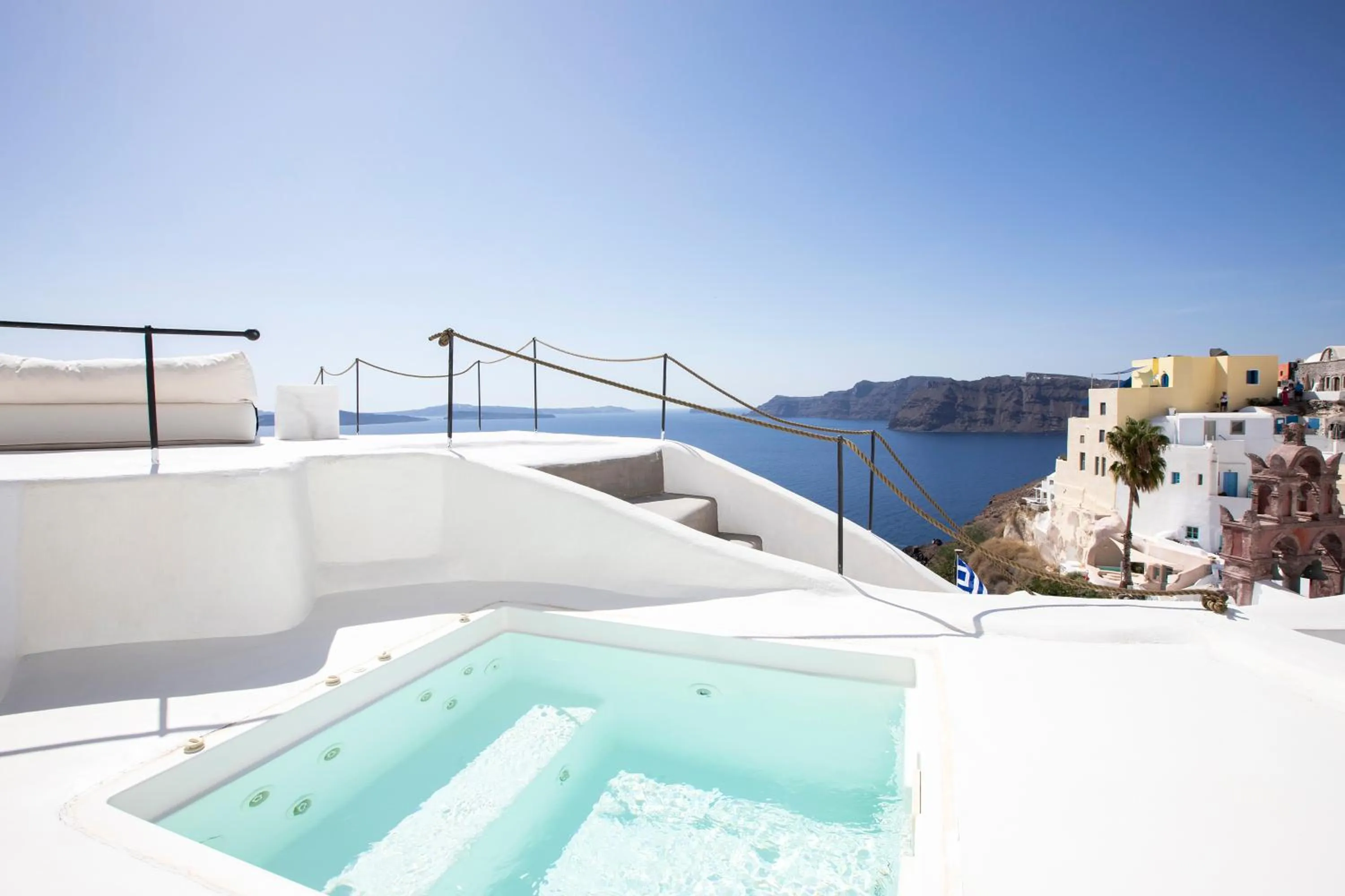 Double Room with Hot Tub and Partial Caldera View. in Ducato di Oia - Adults Only