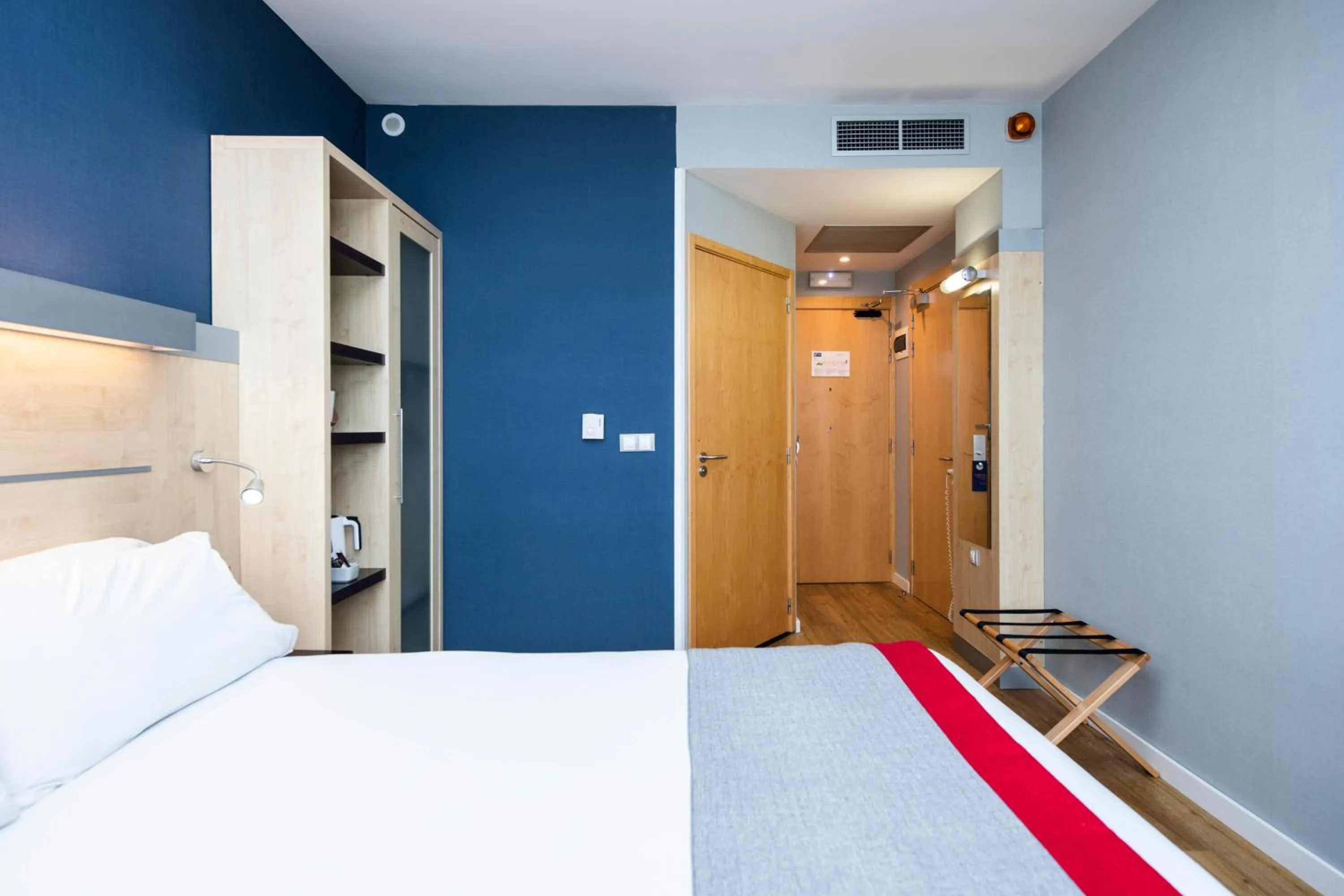Standard Queen Room - Accessible with Free Breakfast in Holiday Inn Express Sant Cugat by IHG