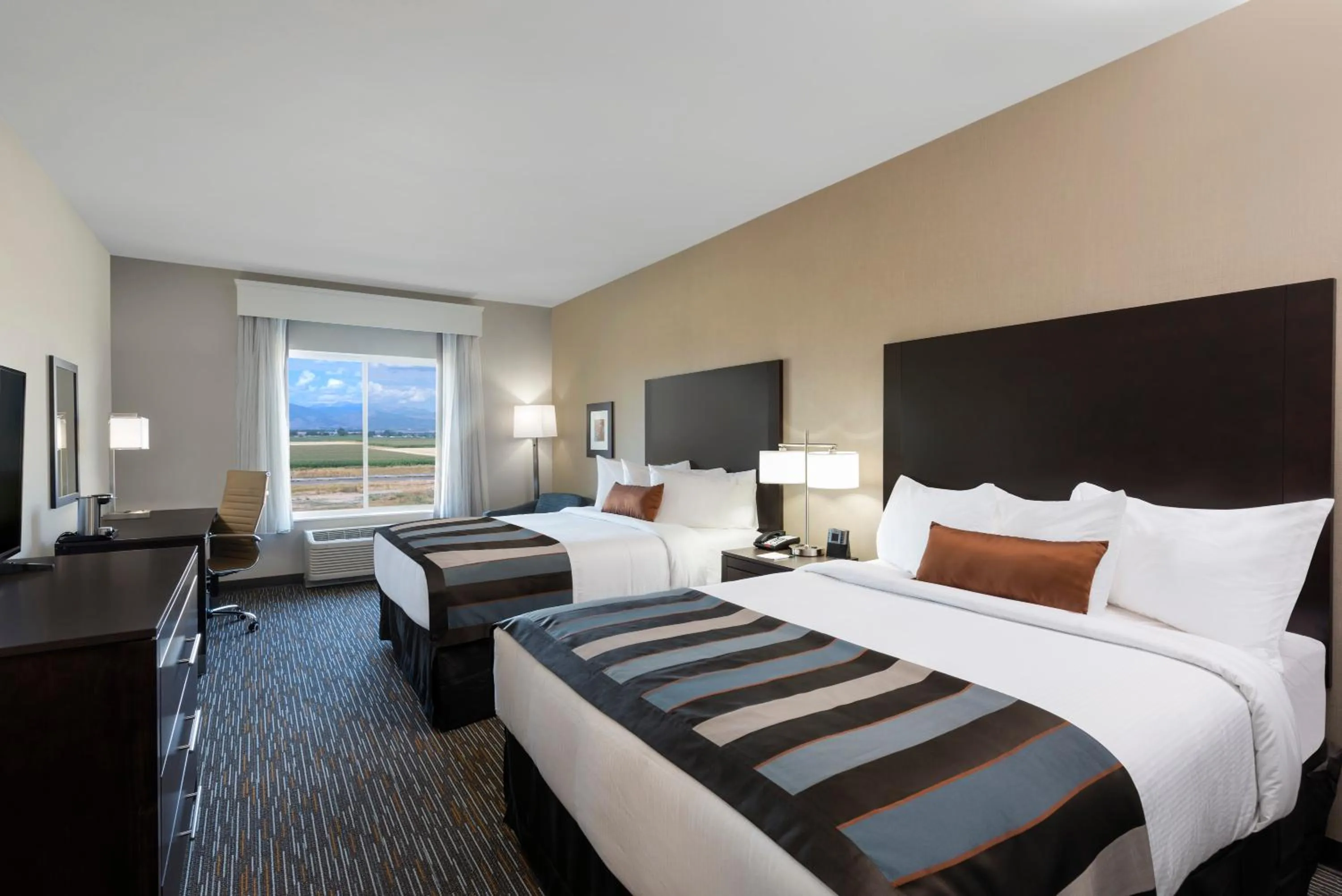 Queen Room with Two Queen Beds and Mobility/Hearing Access - Non-Smoking in Wingate by Wyndham Loveland Johnstown