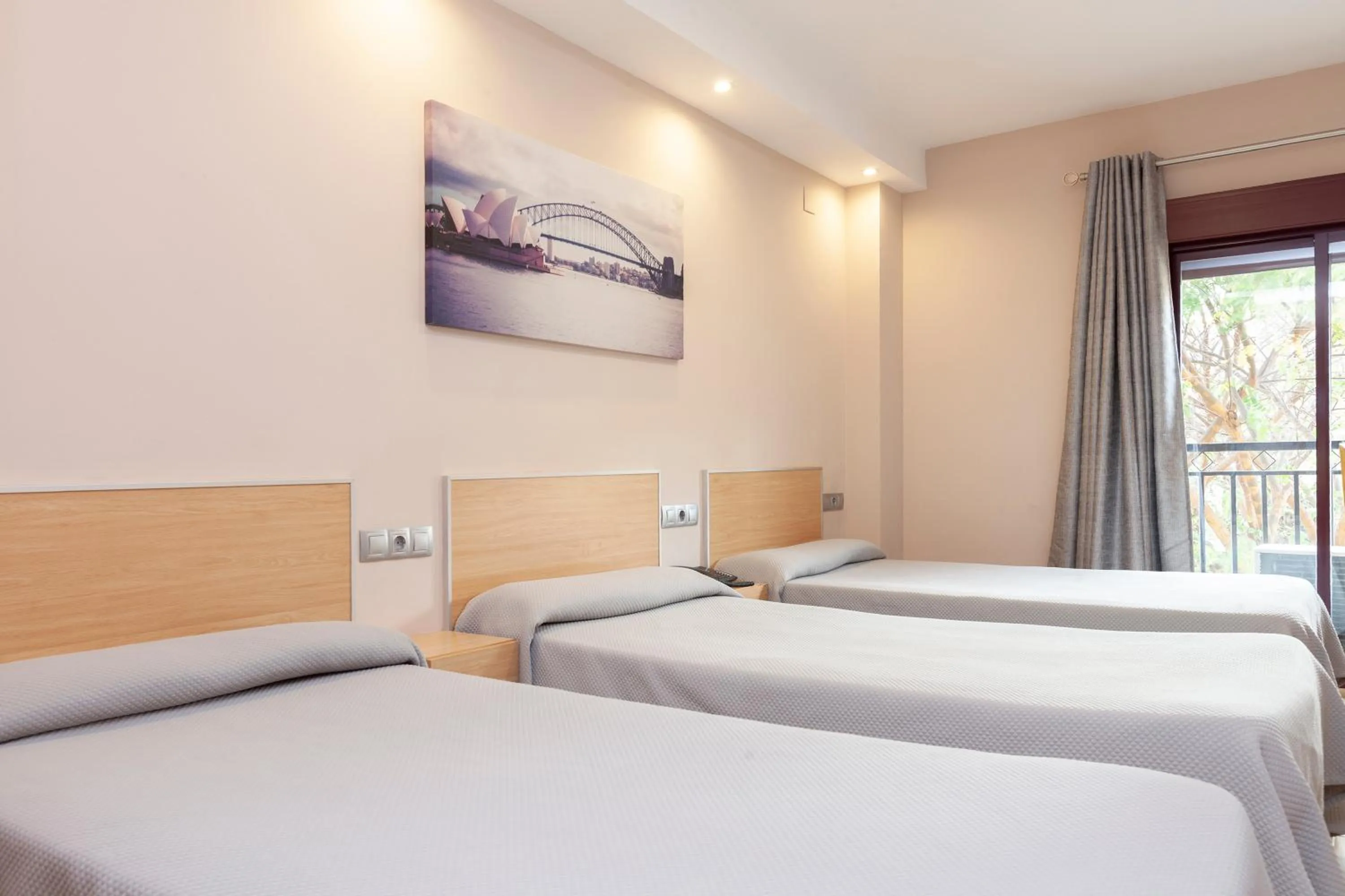 Triple Room in Hotel Olympia Ronda I