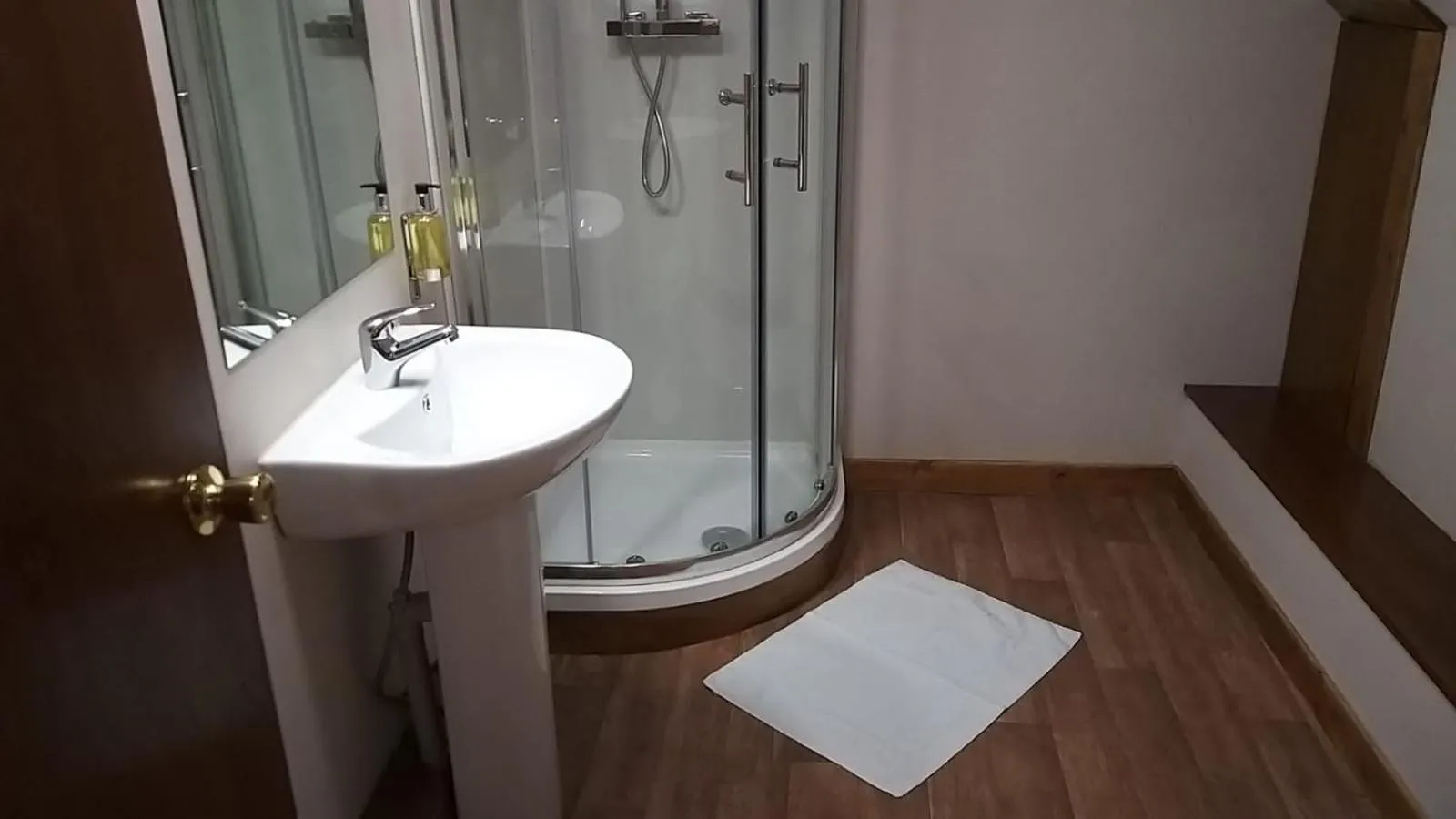 Double Room with Private External Bathroom in Bonkle House